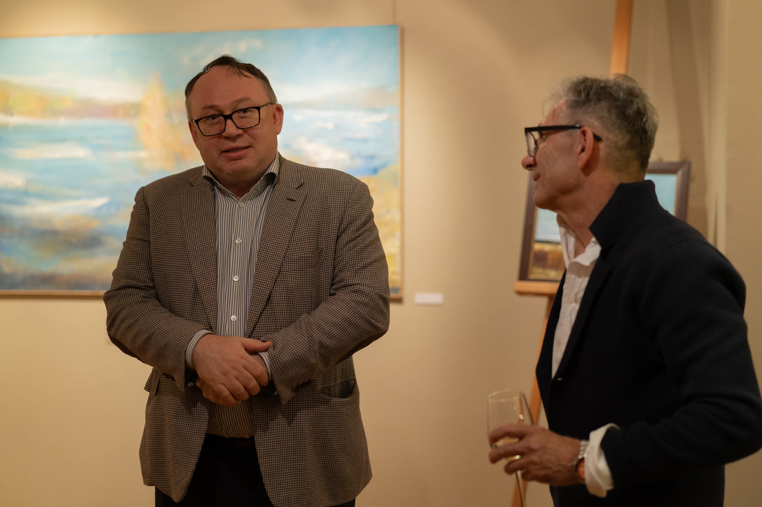 Съёмка открытия вытсавки художника Ильи Даньшина. Лиза Фирстова — самый добрый фотограф