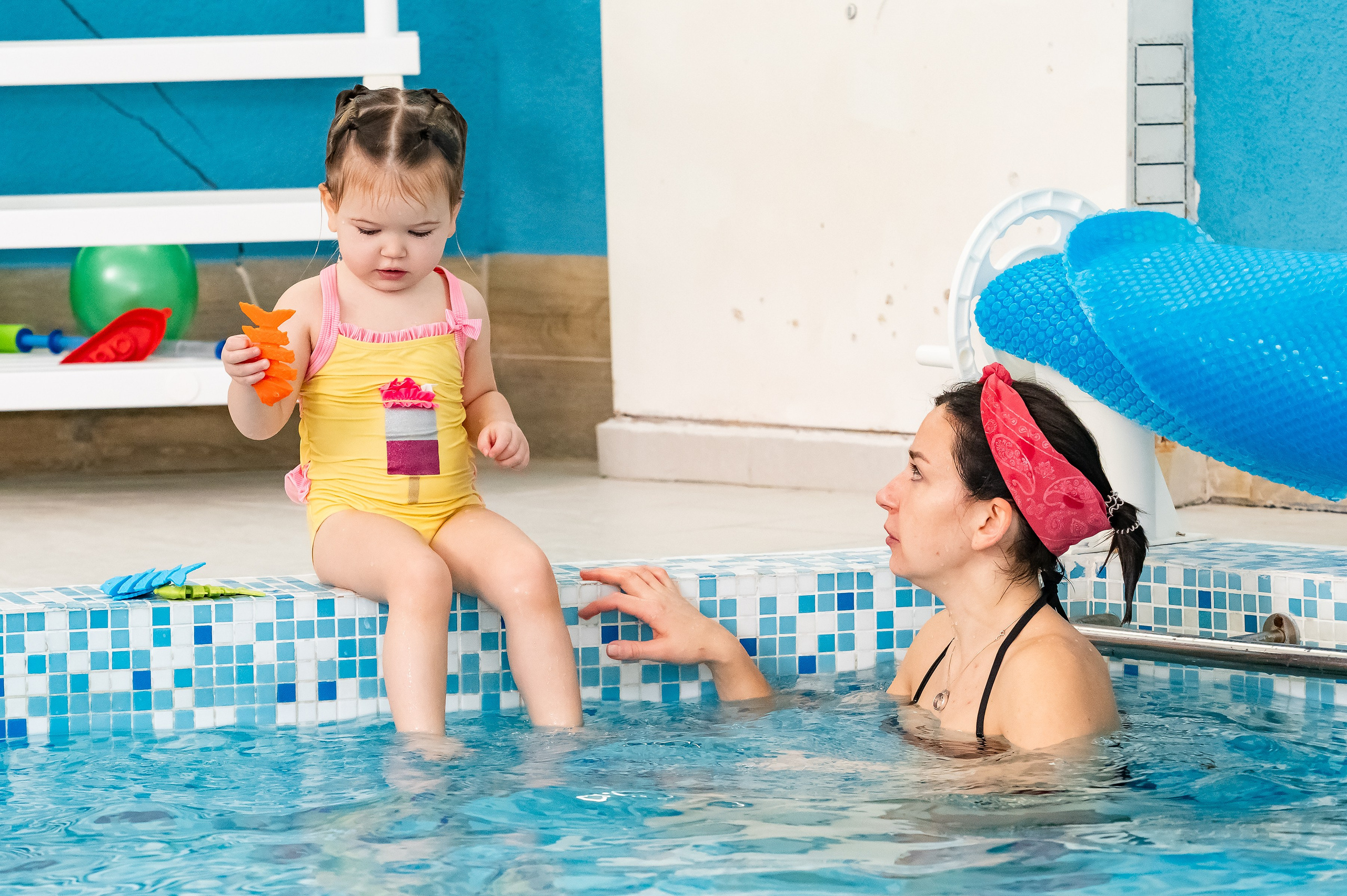 Грудничковое плавание. Репортажный, семейный и детский фотограф в Пензе и Заречном Арина Ермилова. Картины барельеф на заказ
