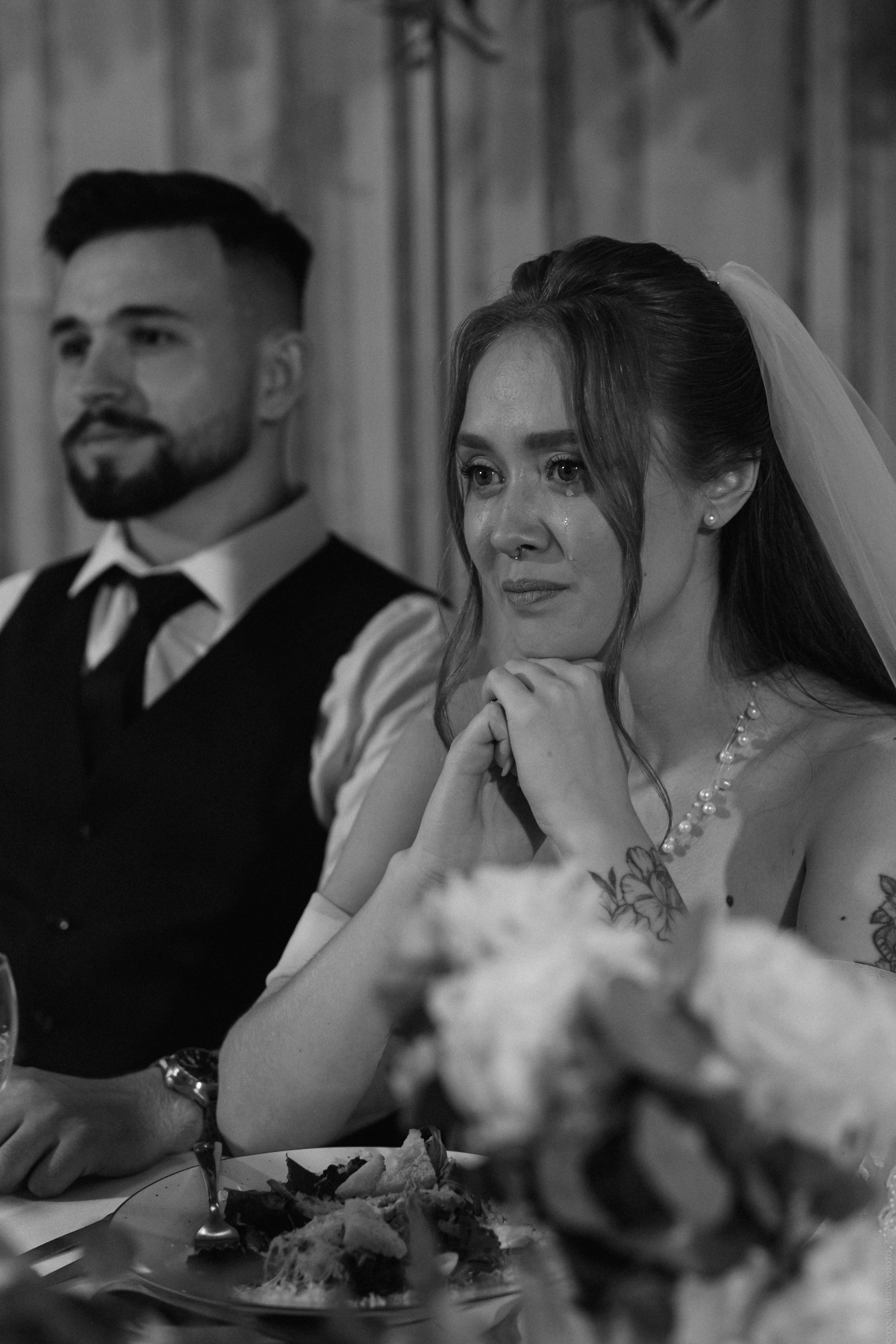 слезы невесты, невеста плачет 