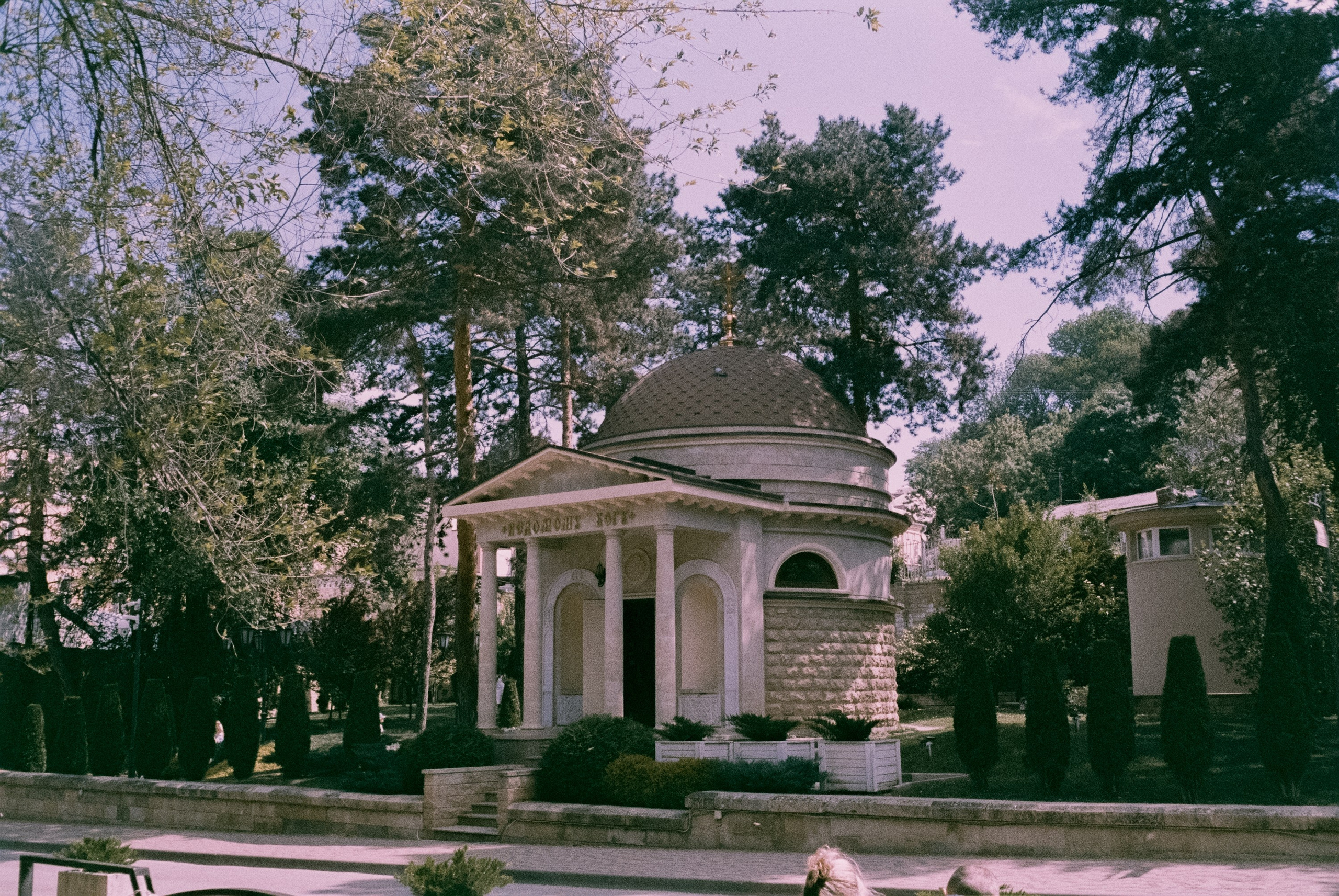 Кисловодск 11 мая / Fujicolor Superia 200 (просрочка) / Minox 35GT