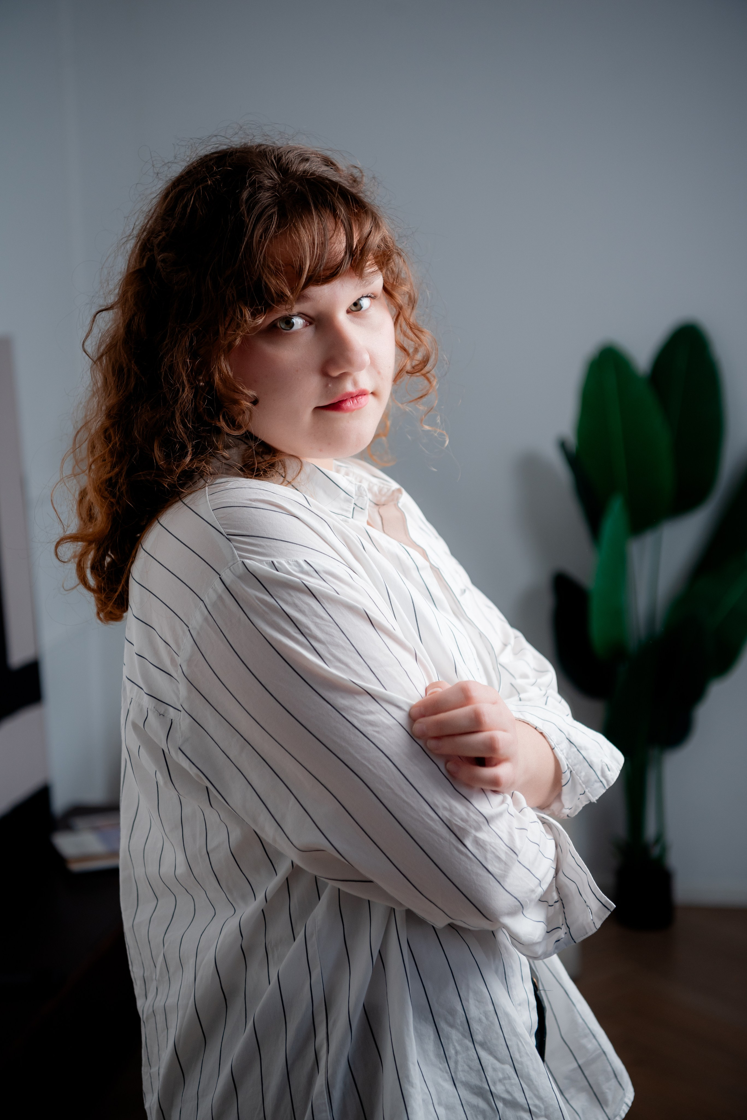 Семейная фотосессия в студии Волгоград для мамы и трёх дочек — Светлые образы в зале Apart. Фотограф в Волгограде и Волжском Александр Горбань