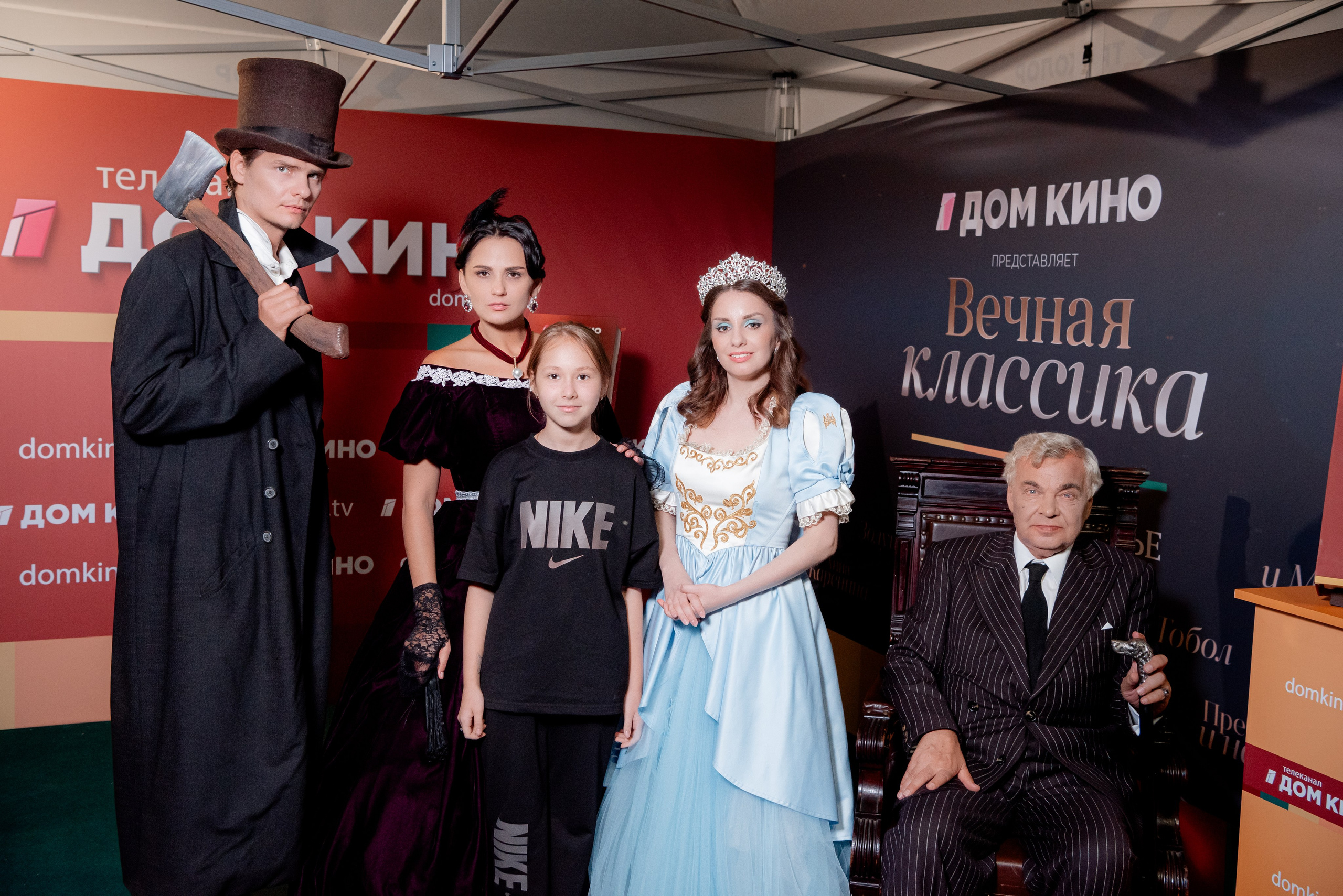 Портретные фото с артистами в палатке Триколор Дом Кинов на день города Волгоград. Фотограф в Волгограде и Волжском Александр Горбань