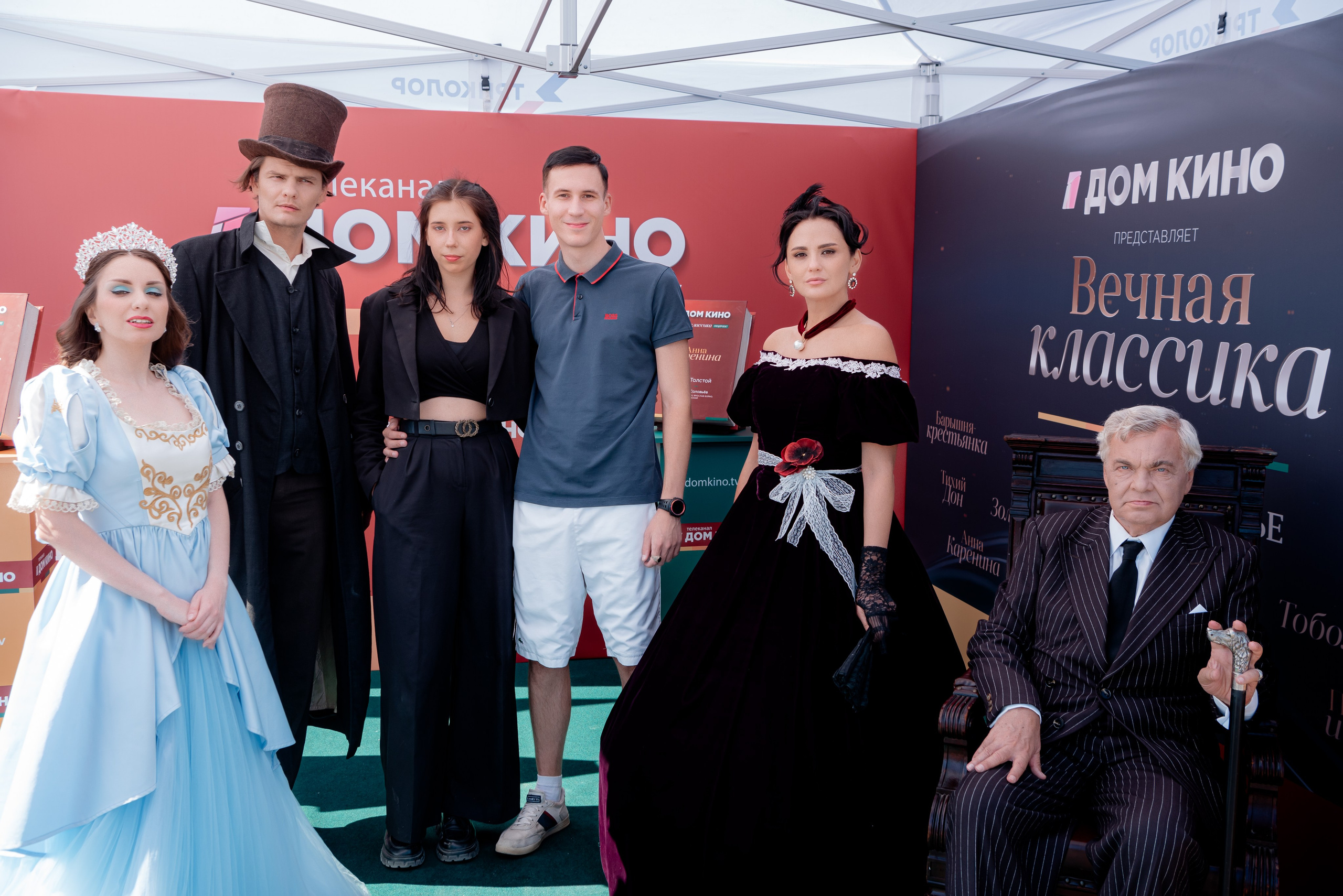 Портретные фото с артистами в палатке Триколор Дом Кинов на день города Волгоград. Фотограф в Волгограде и Волжском Александр Горбань