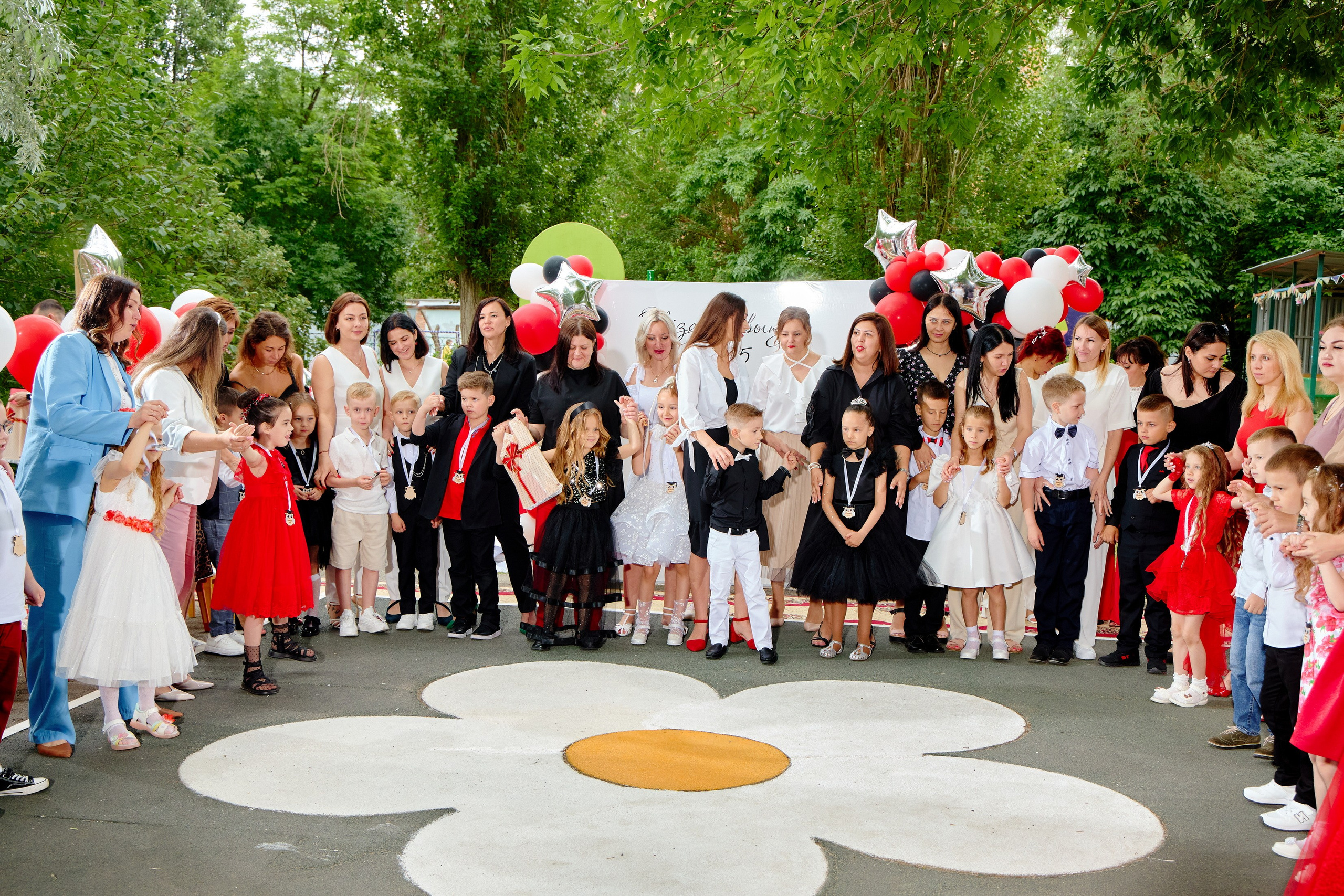 Выпускной 45 сад. Фотограф Выпускные альбомы Таганрог Сергей Коробченко