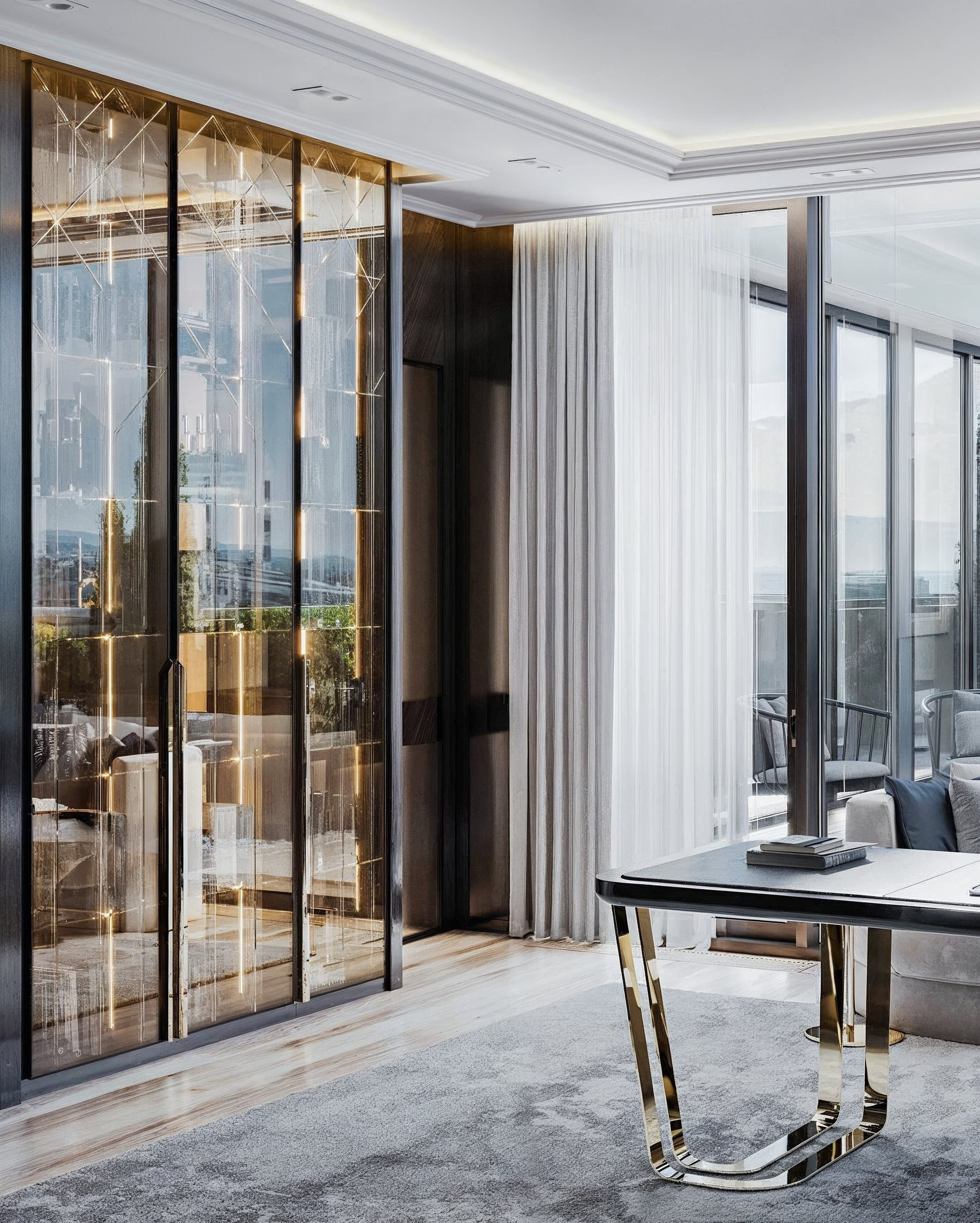 Кабинет с панорамными окнами и стеклянными витринами — современный дизайн Валерии Котович