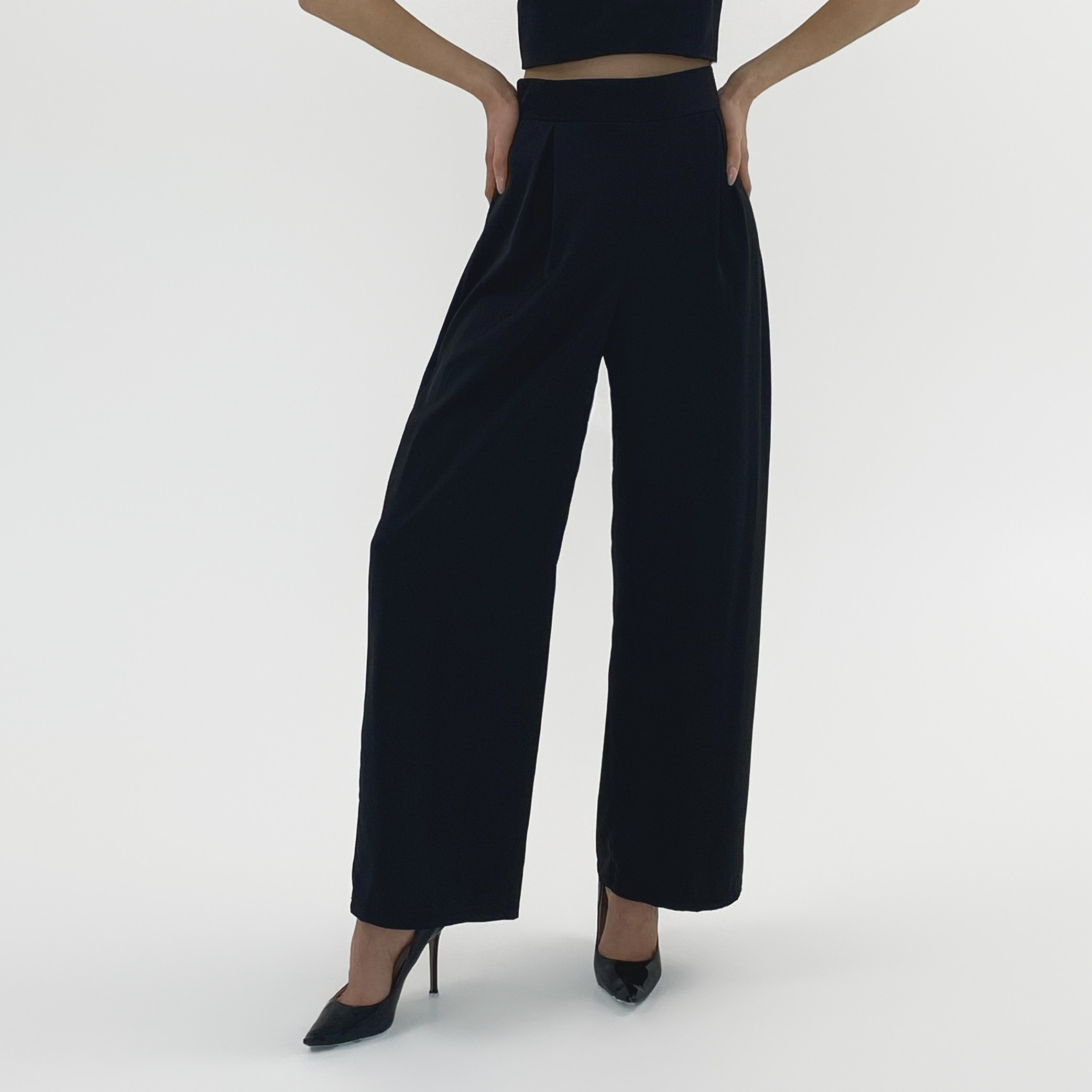 Широкие атласные брюки с высокой посадкой 500 руб/час Размер S, M | Залоговая стоимость - 2000 руб 