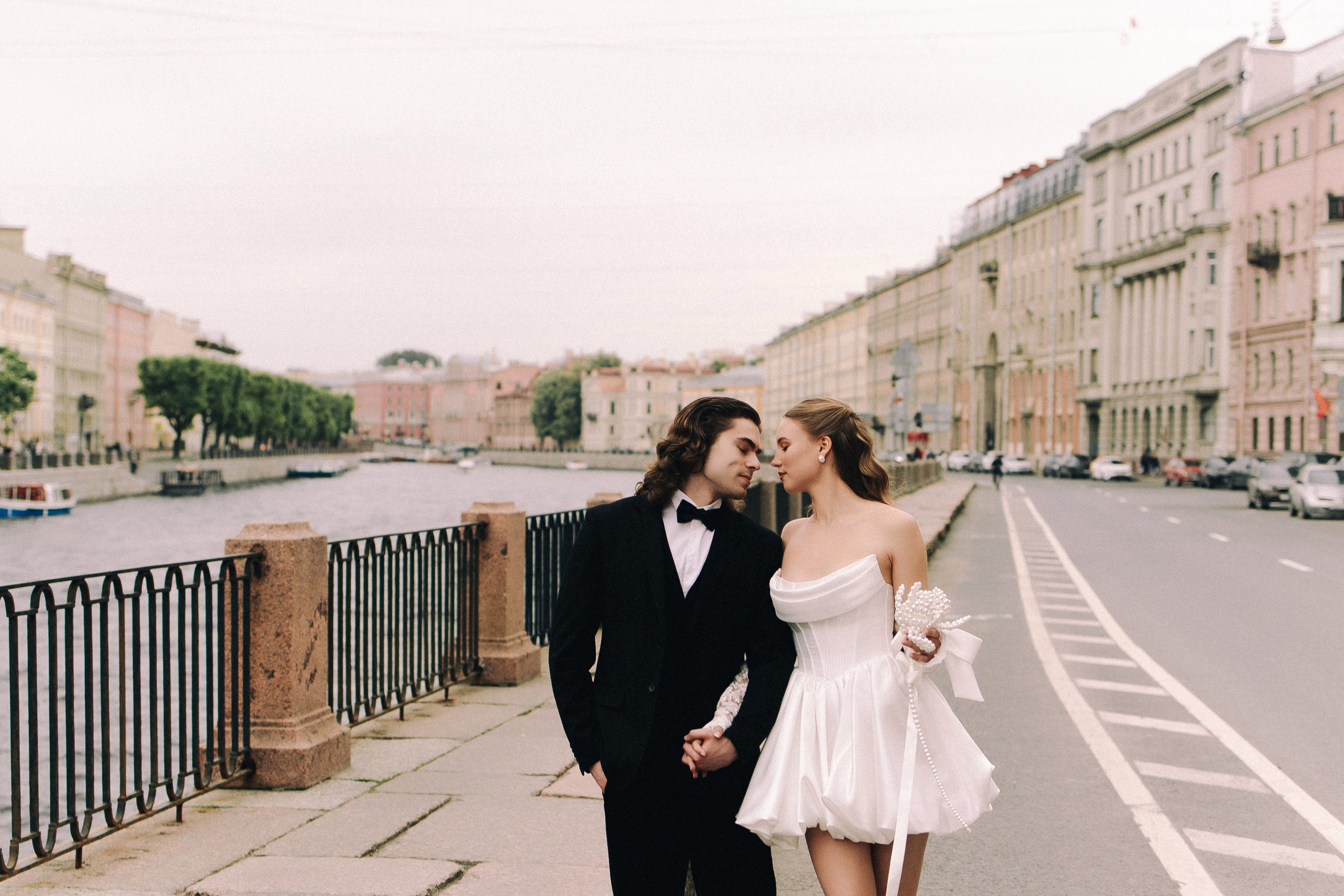 На катере. ФОТОГРАФ РОЗА ФИЛИНА СПб I МОСКВА