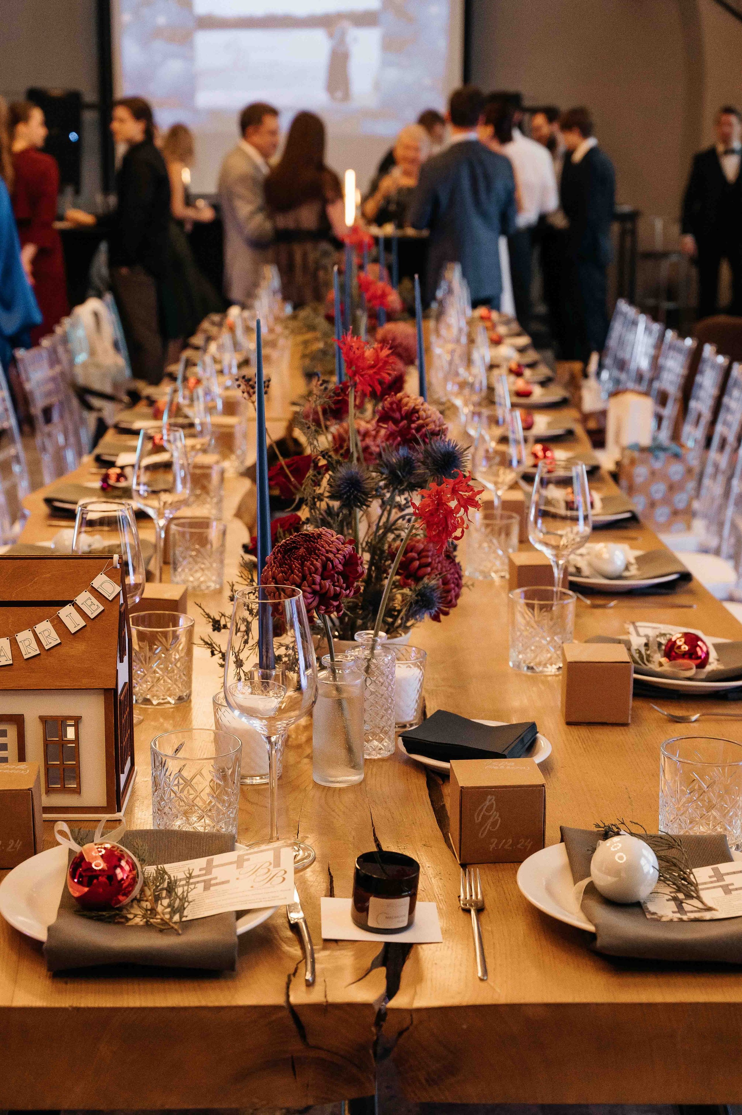 Утро невесты в гостинице. Свадебный и семейный фотограф в Котласе Никита Попов