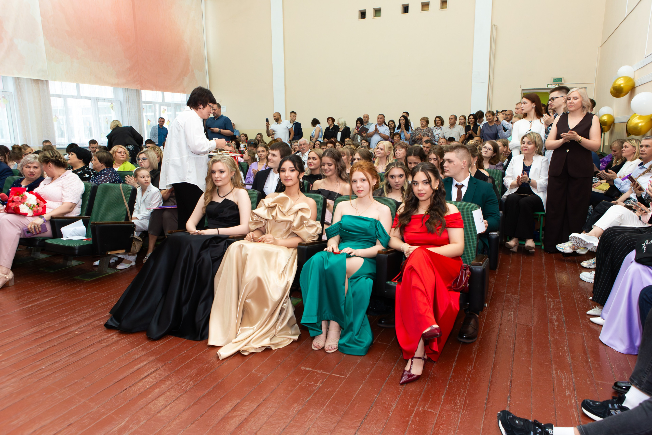 ВРУЧЕНИЕ ДИПЛОМОВ 2025 9 ШКОЛА Г.МЦЕНСК. Профессиональный фотограф в Мценске и Орловской области