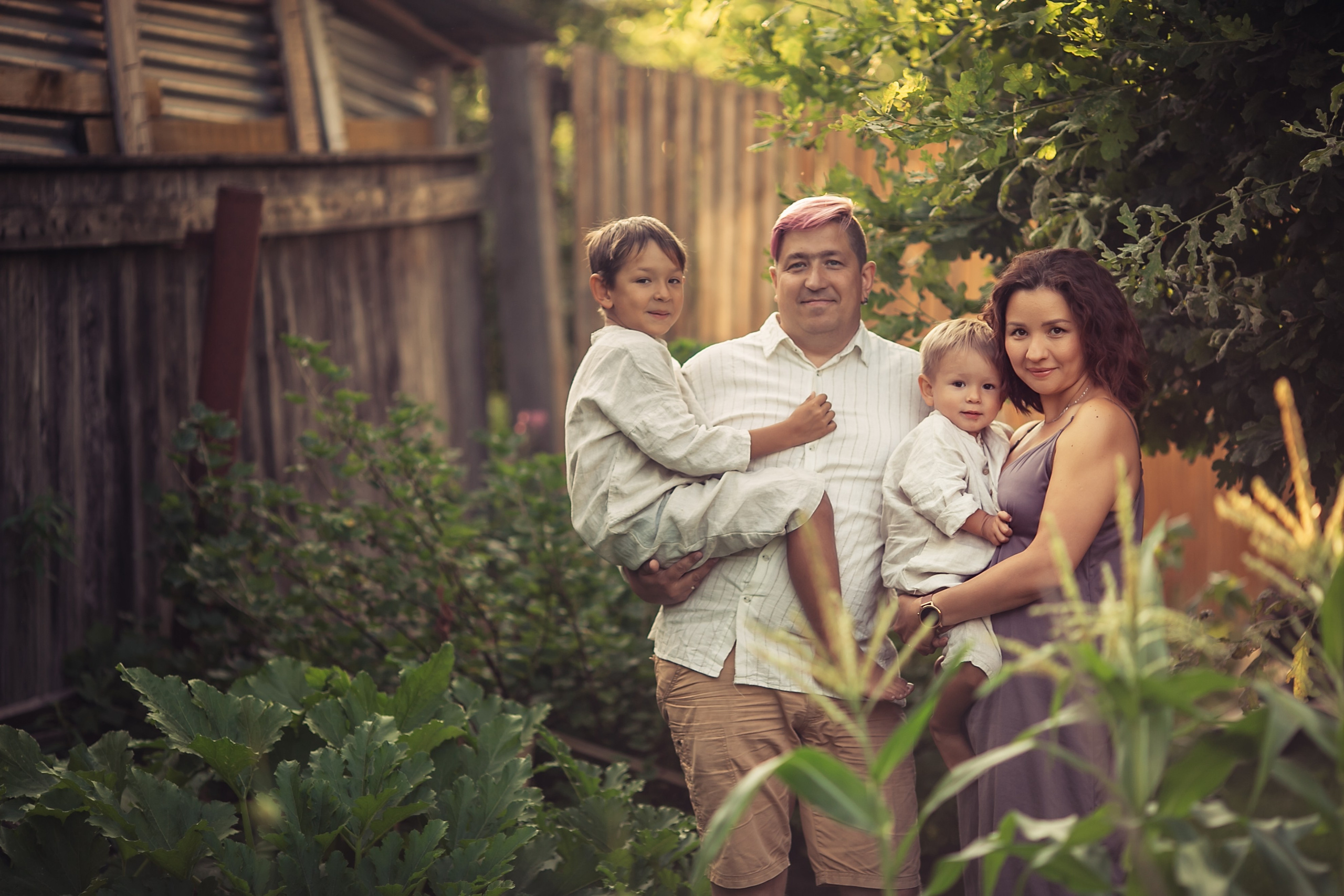 Лена, Миша, Тёма и Антошка у себя в саду. Фотограф в Москве Наталья Спиридонова