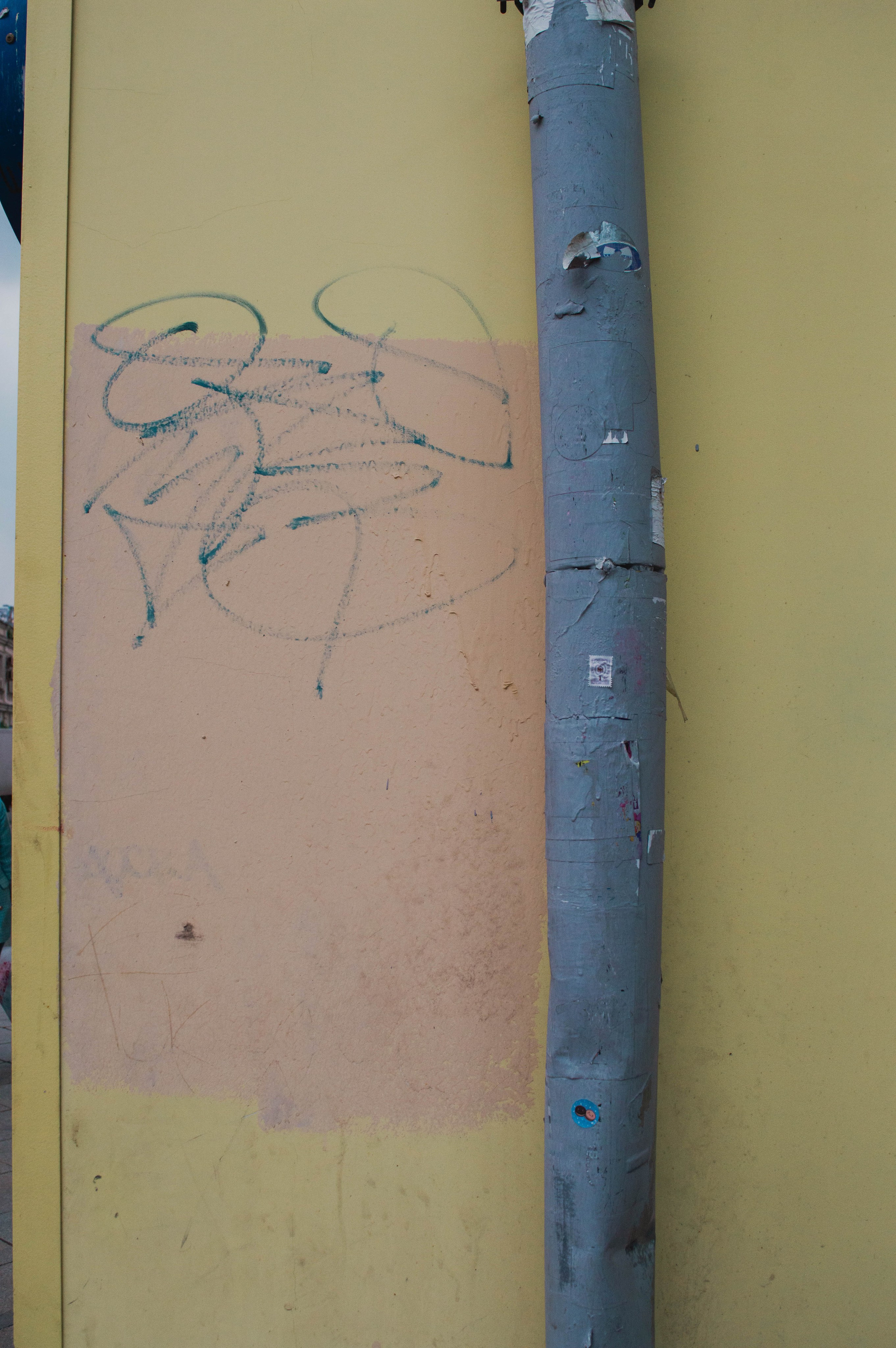 Типология «Стикербомбинг в городе». Фотограф Анастасия Лощакова в Москве