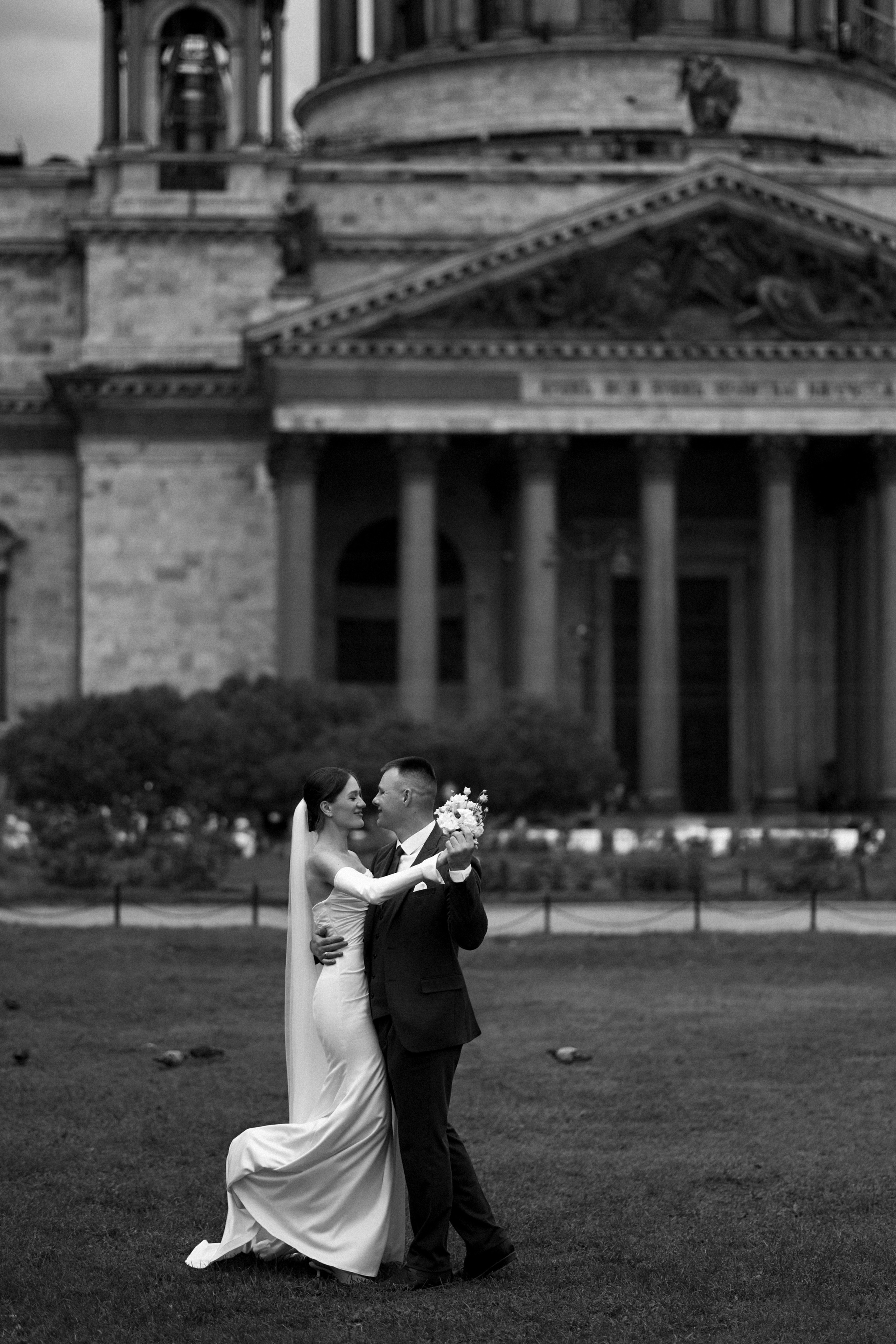 Свадьба в Питере на катере. Сестры Карабаза. Фотографы и ретушеры в Москве и Санкт-Петербурге