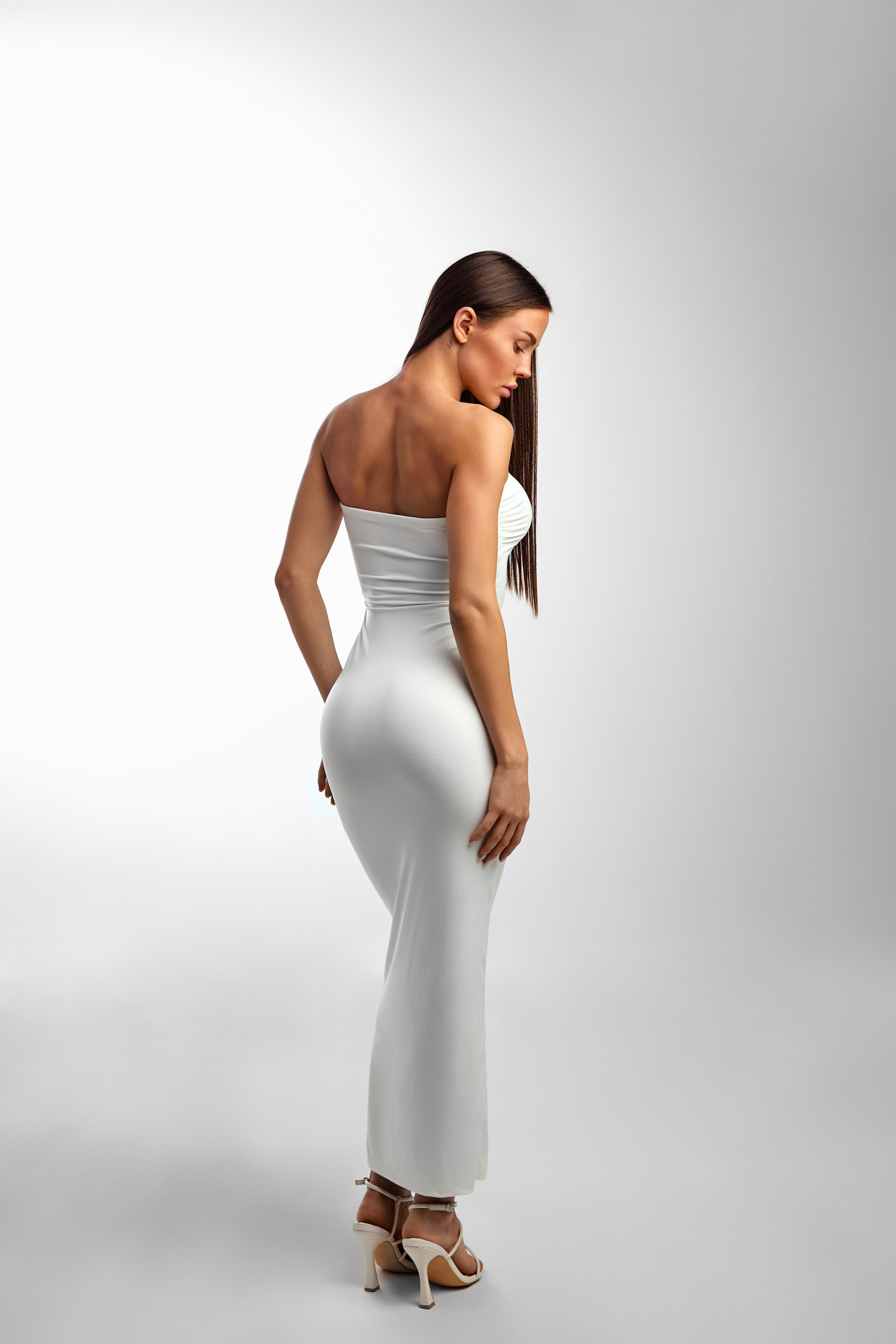 Женский портрет в стиле Vogue в светлой московской студии. Съемка у фотографа Николая Захарова.