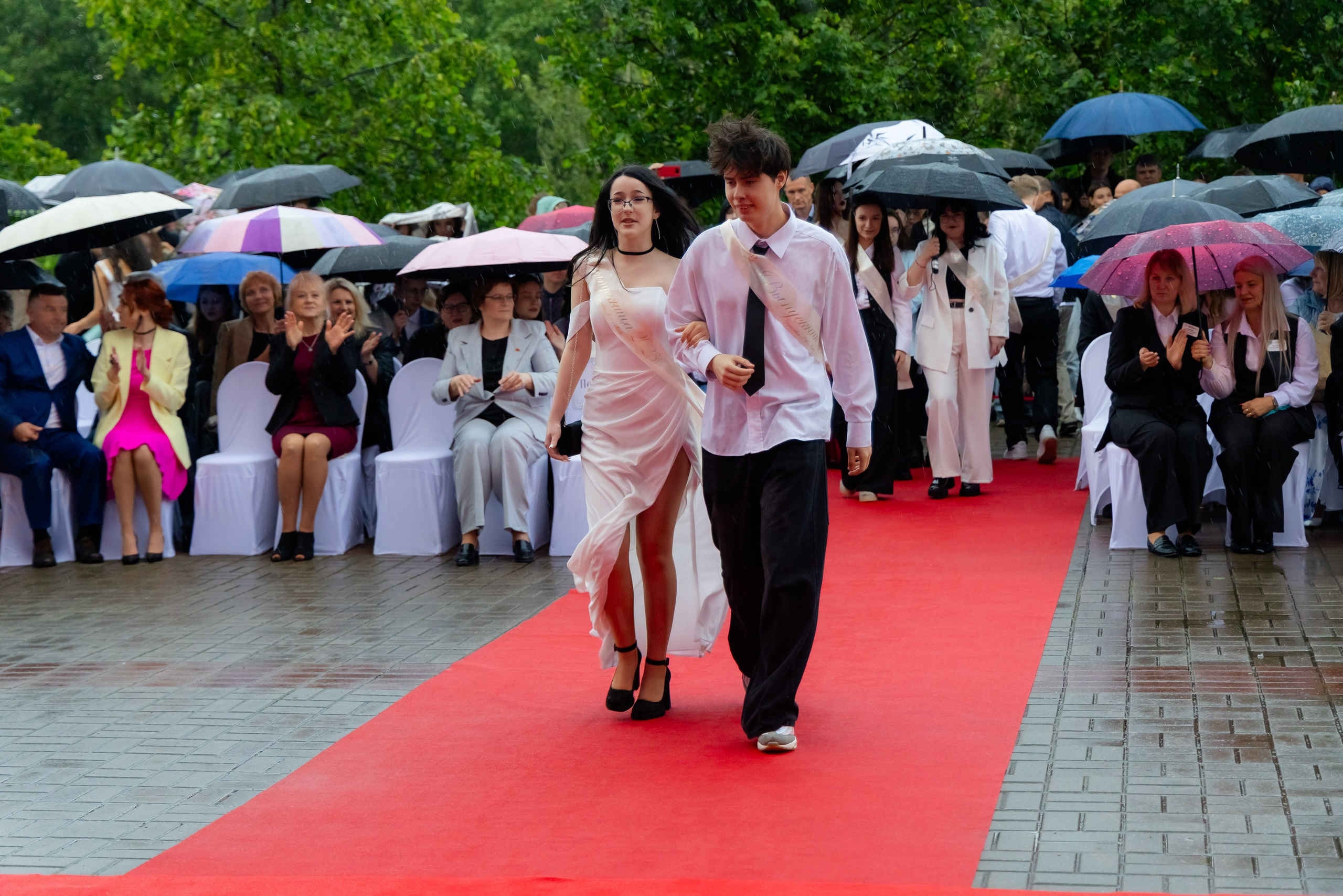 Школьный выпускной 2025 год в Минске, Беларуси. Свадебный фотограф в Минске/Беларуси Сергей Спиридонов