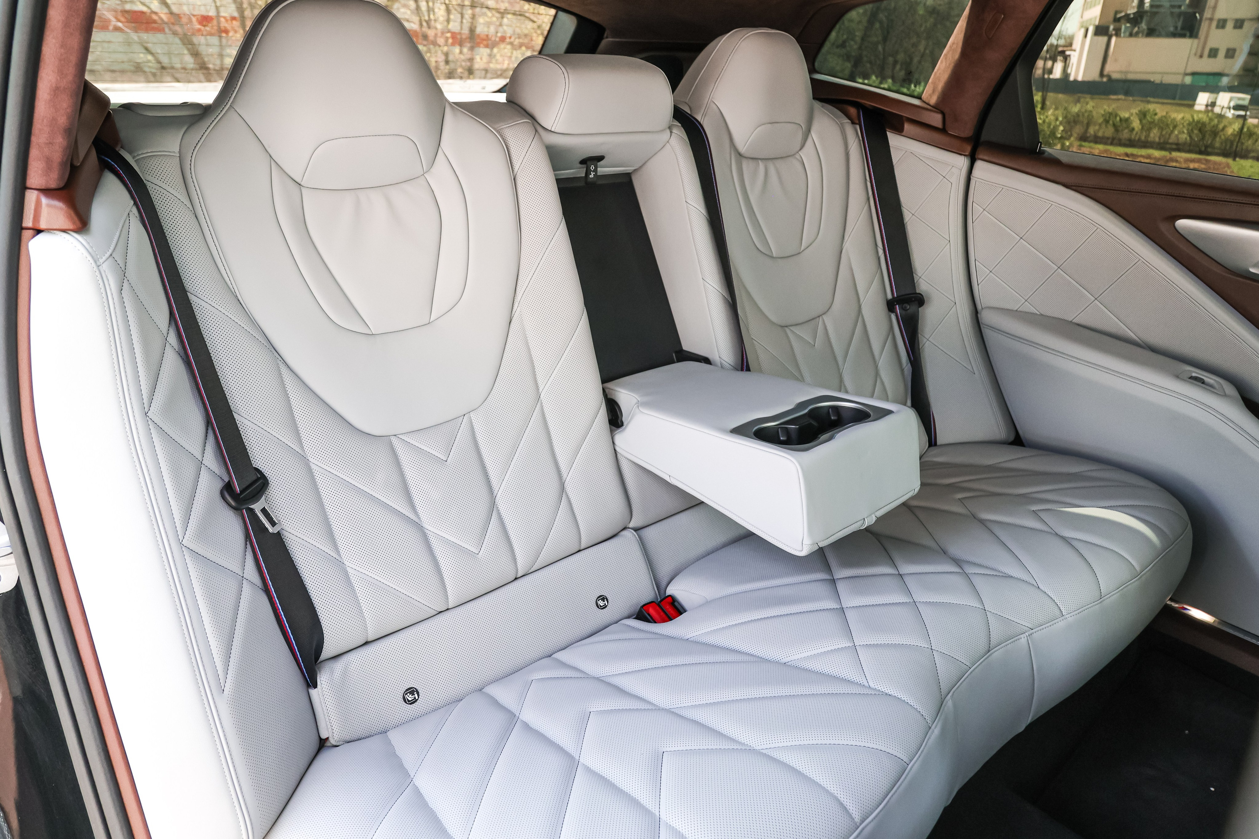 2024 BMW XM. Mixturecaptures