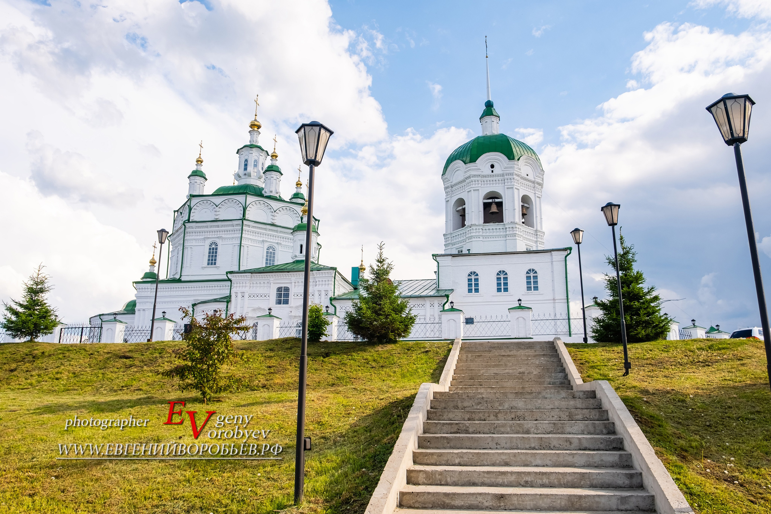 экскурсии Енисейск Красноярск аренда микроавтобуса трансфер индивидуальный тур фото набережная дегустация сибирской кухни интересные места что посмотреть куда сходить что посетить достопримечательности в Енисейске  храм церковь монастырь фототур  цена заказать экскурсию программа маршрут смотровые площадки видовые красивые места путешествие туристический маршрут 