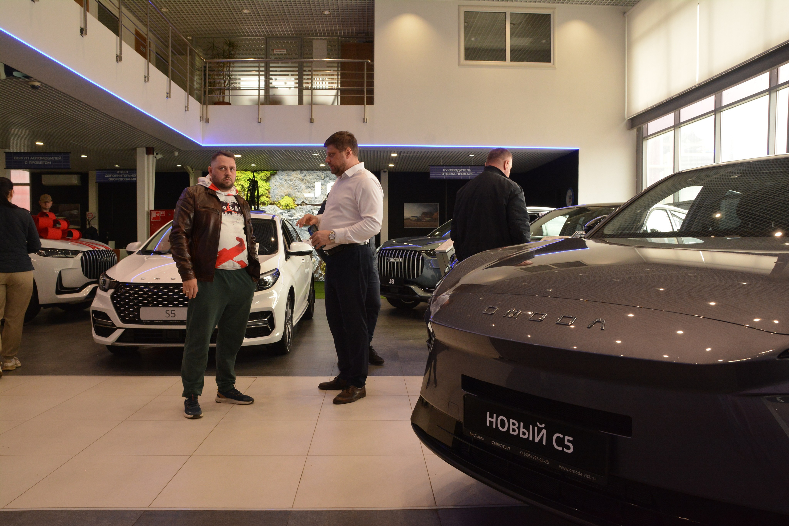 F/8 and be there — оказаться в нужном месте и поймать момент