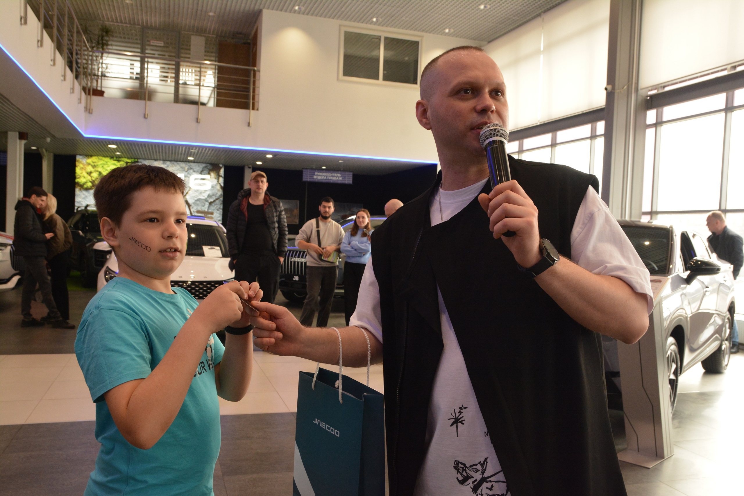 Презентация Omoda / Jaecoo. F/8 and be there — оказаться в нужном месте и поймать момент