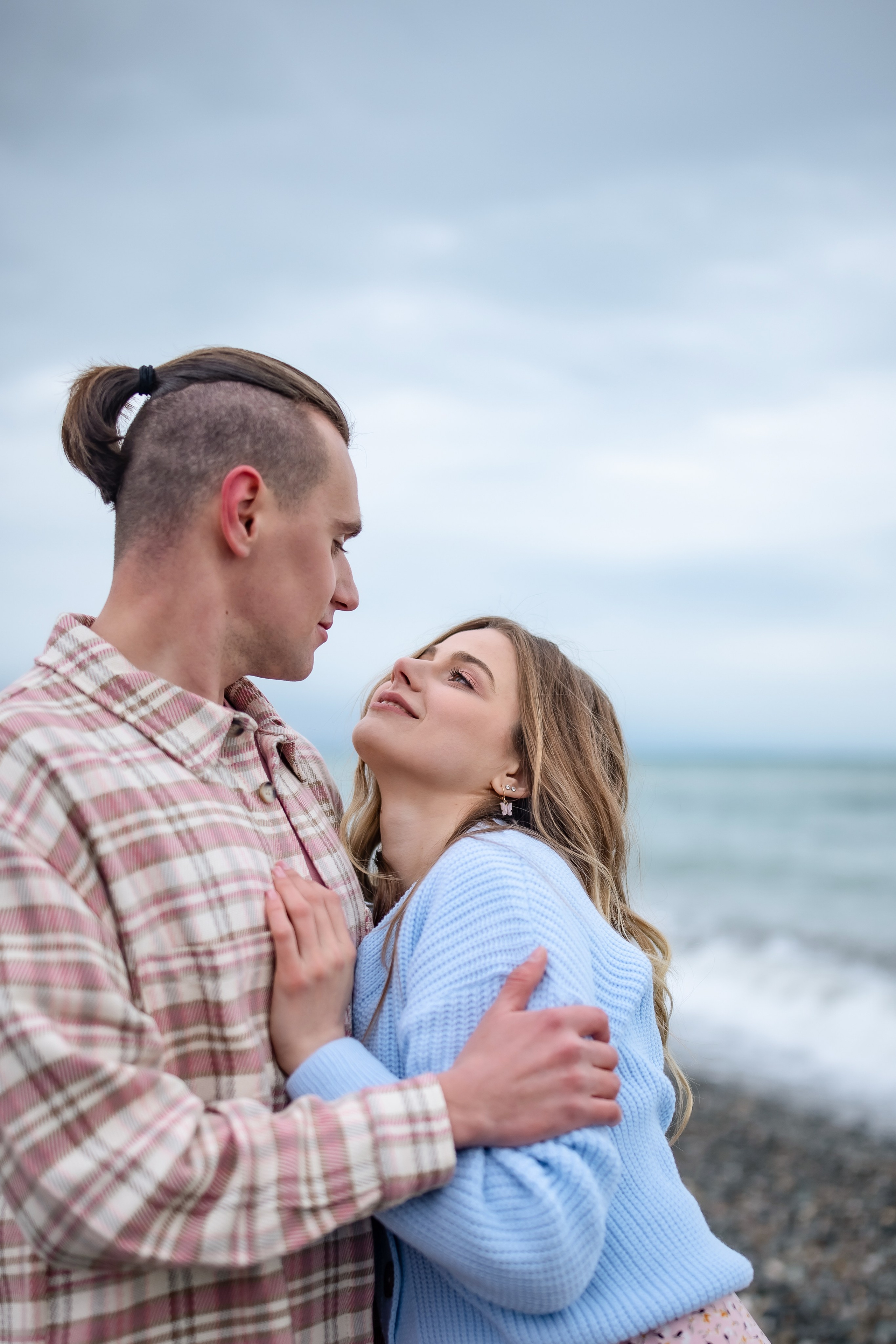 Влюбленные на пляже. Наталья Слесаренко фотограф в Сочи