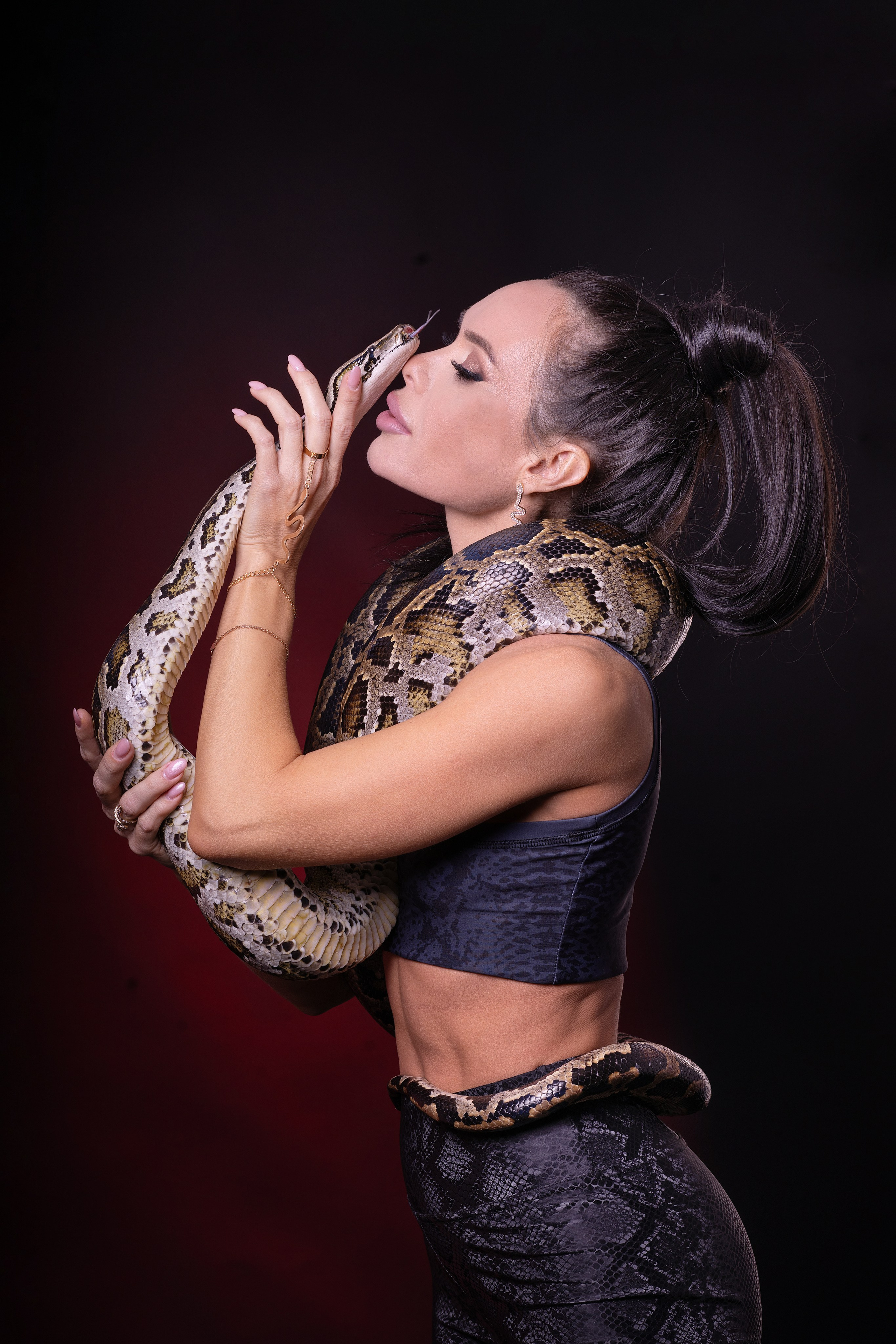 Сьемка с живым питоном. Главная