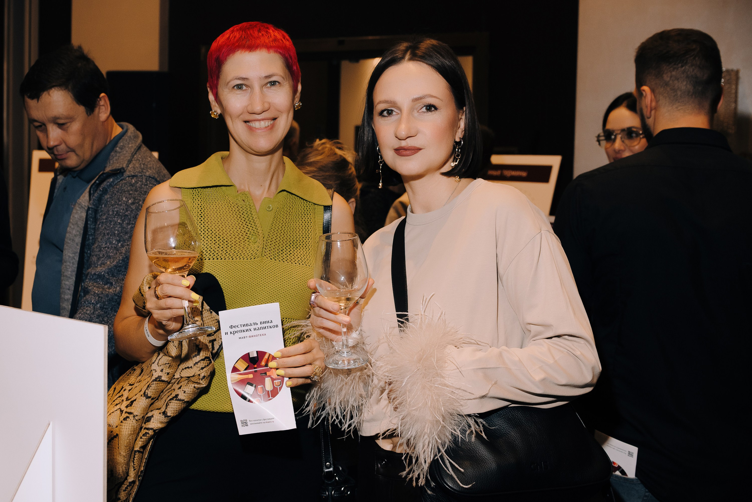ФЕСТИВАЛЬ ВИНА И КРЕПКИХ НАПИТКОВ МАВТ-ВИНОТЕКА. Репортажный фотограф Зуев Роман г. Челябинск