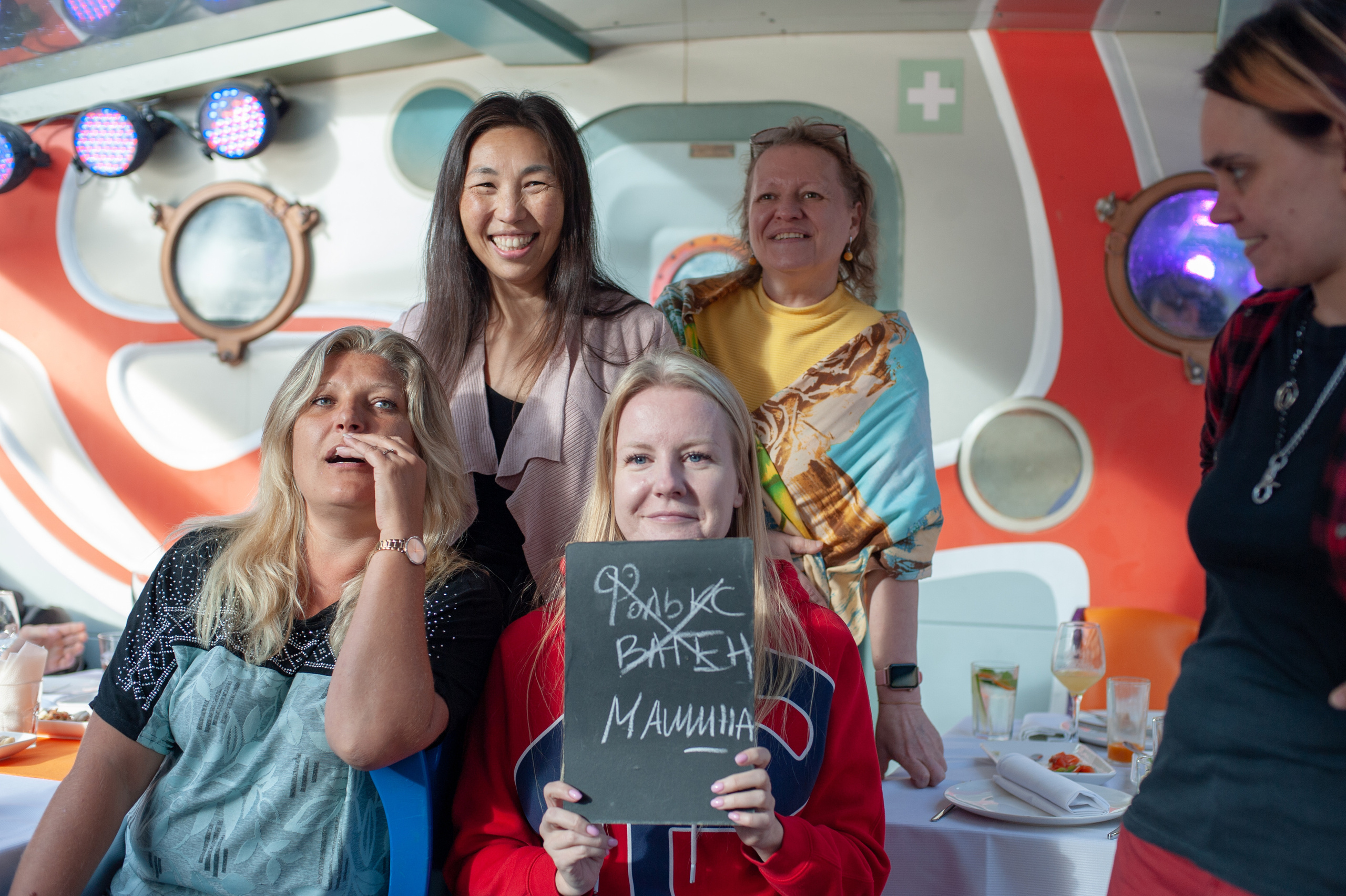 Корпоратив на катере. Фотограф Елизавета Потешкина