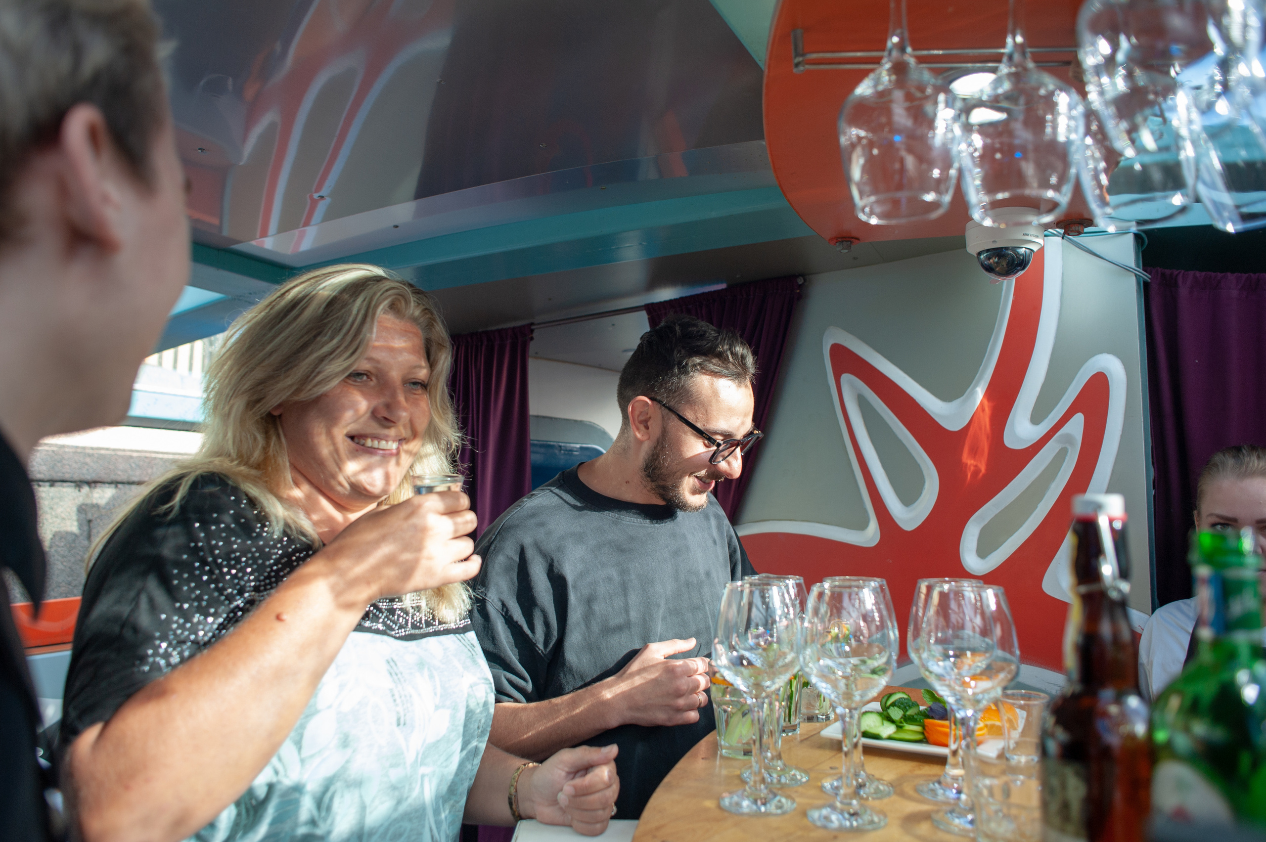 Корпоратив на катере. Фотограф Елизавета Потешкина