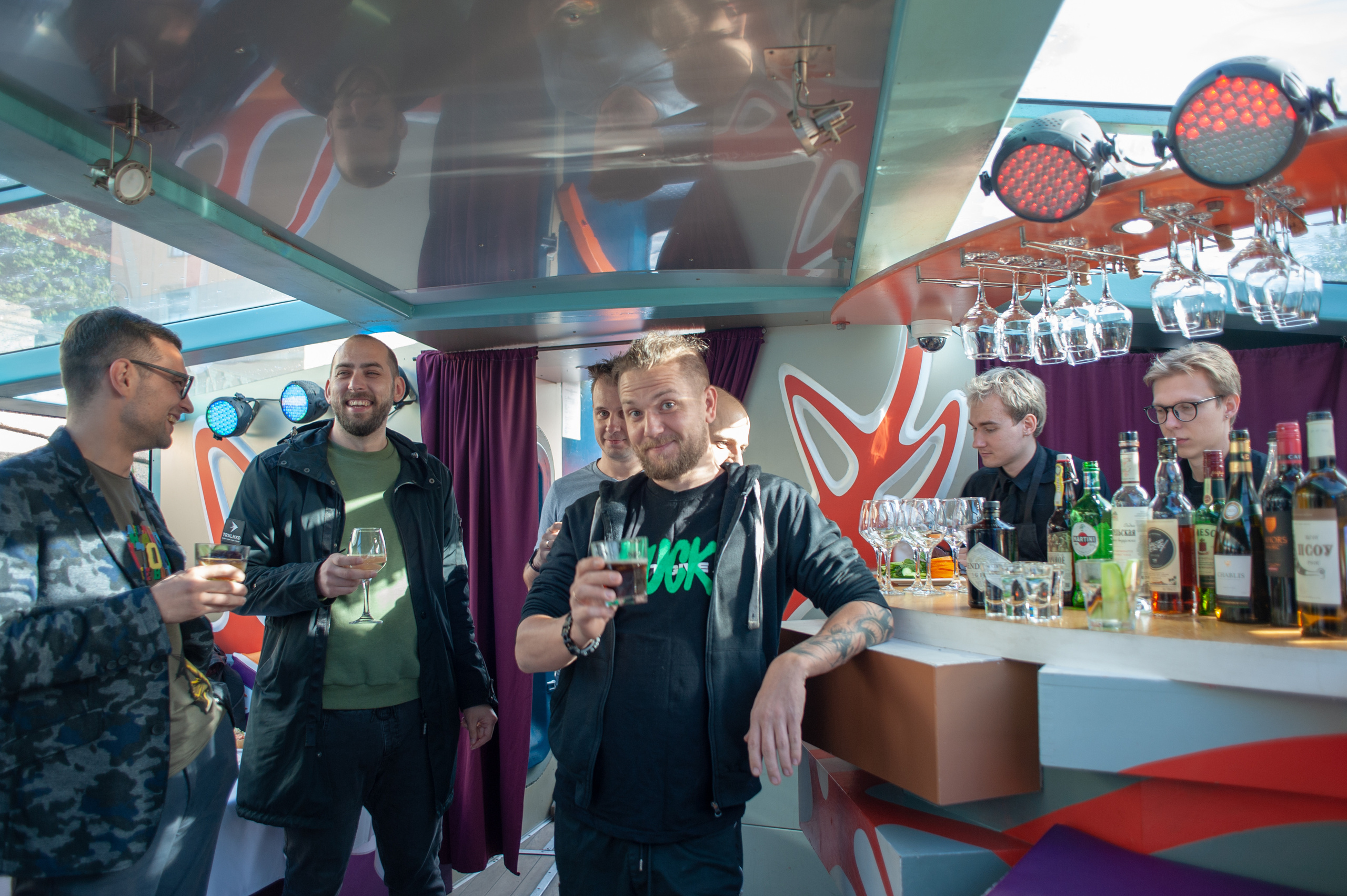 Корпоратив на катере. Фотограф Елизавета Потешкина