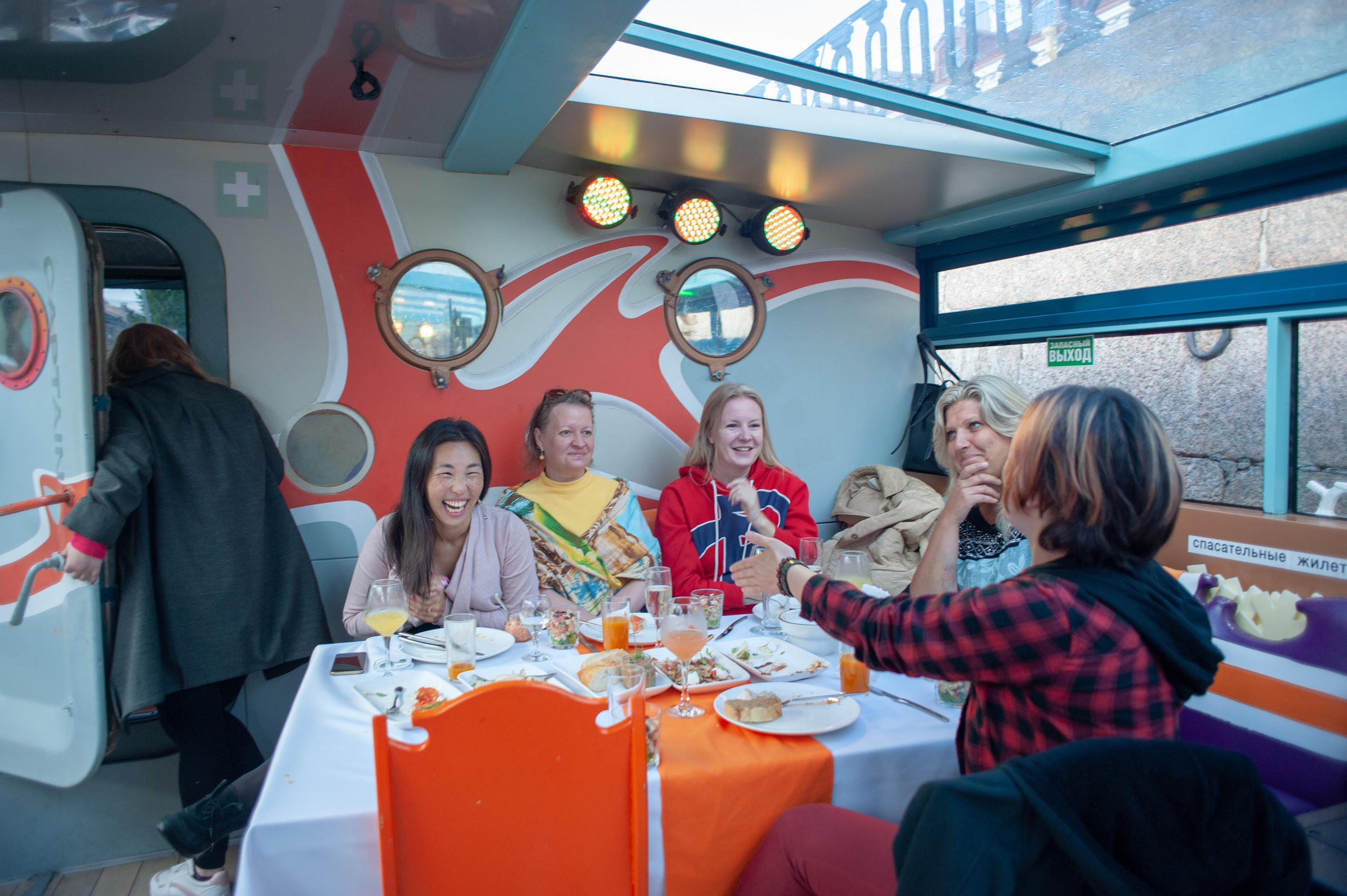 Корпоратив на катере. Фотограф Елизавета Потешкина