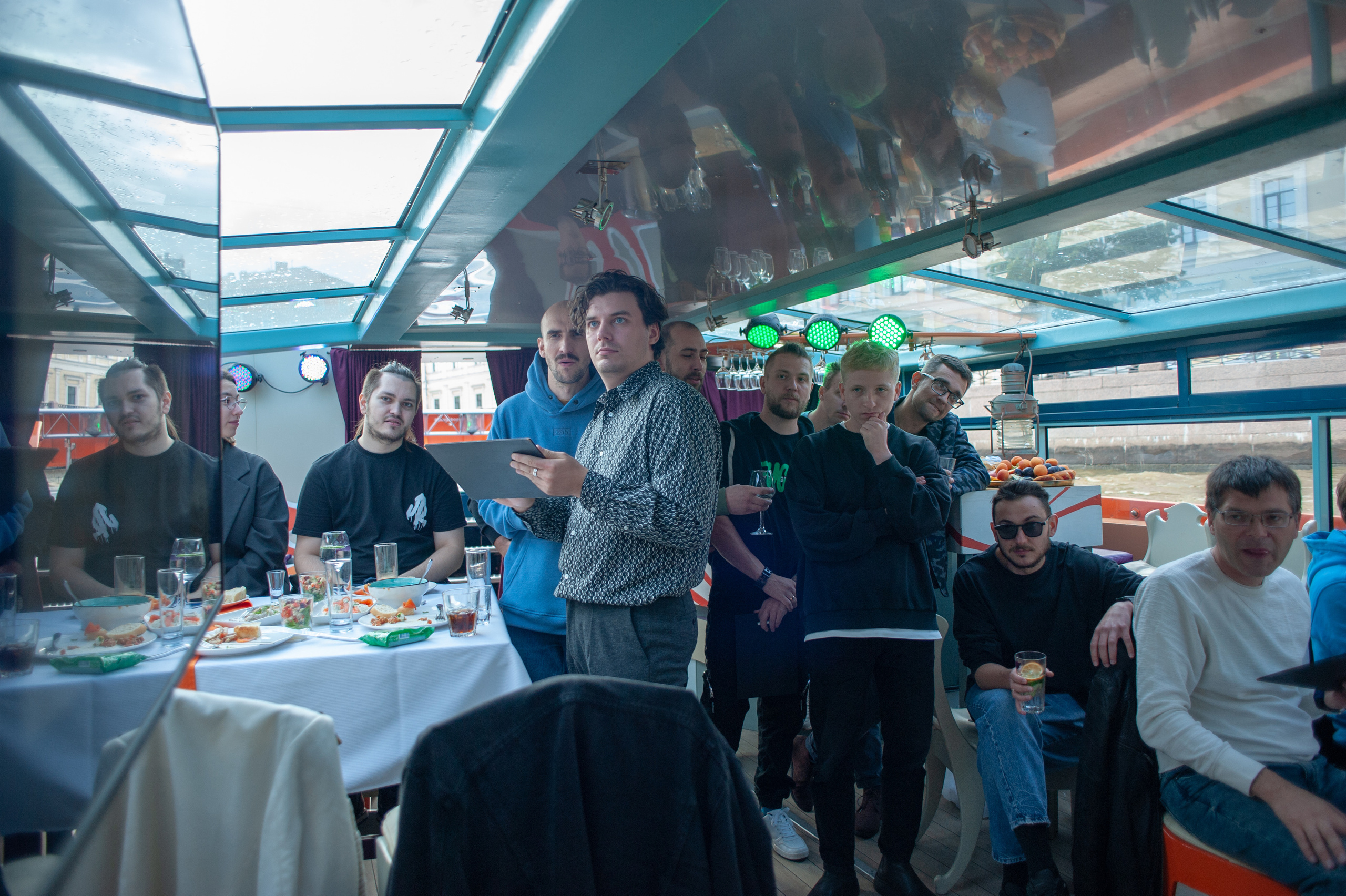 Корпоратив на катере. Фотограф Елизавета Потешкина