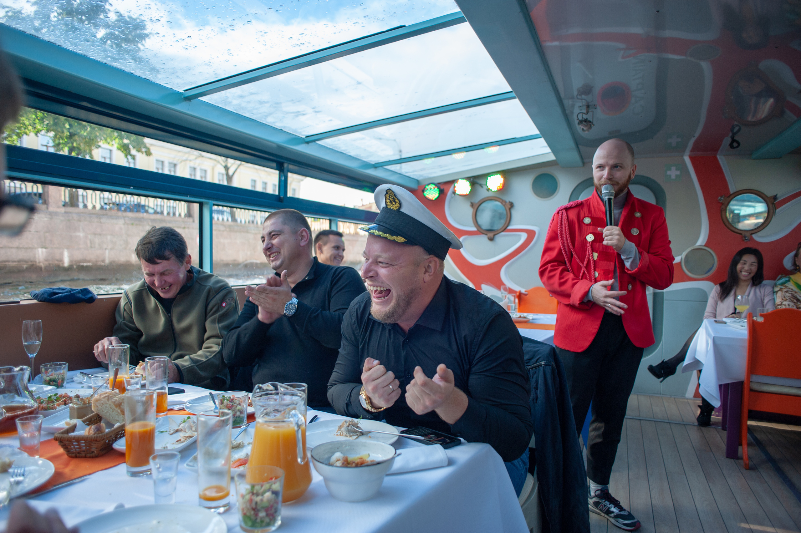 Корпоратив на катере. Фотограф Елизавета Потешкина