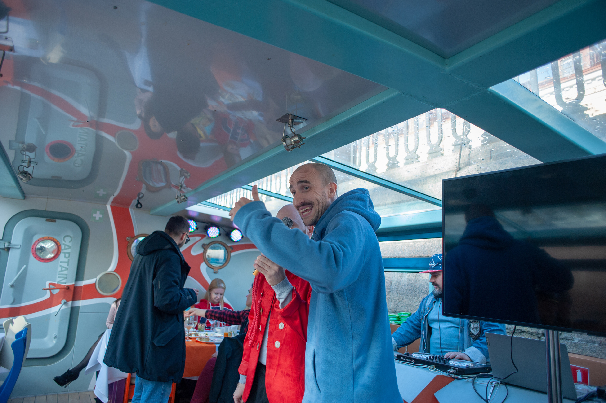 Корпоратив на катере. Фотограф Елизавета Потешкина