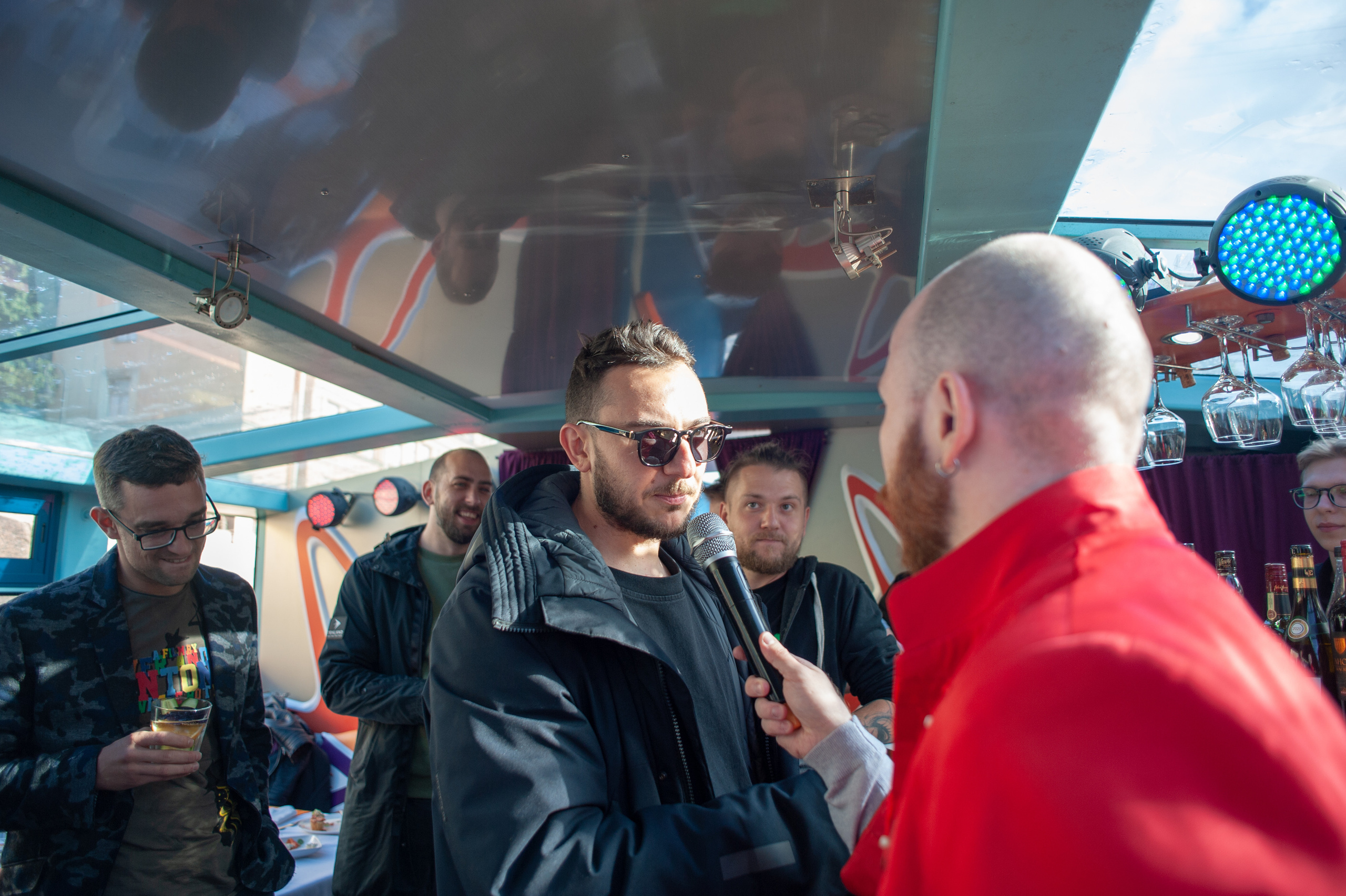 Корпоратив на катере. Фотограф Елизавета Потешкина