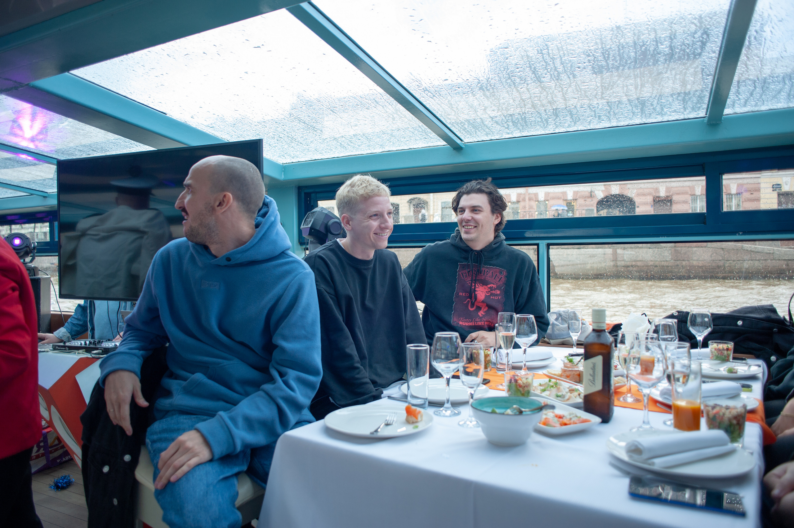 Корпоратив на катере. Фотограф Елизавета Потешкина