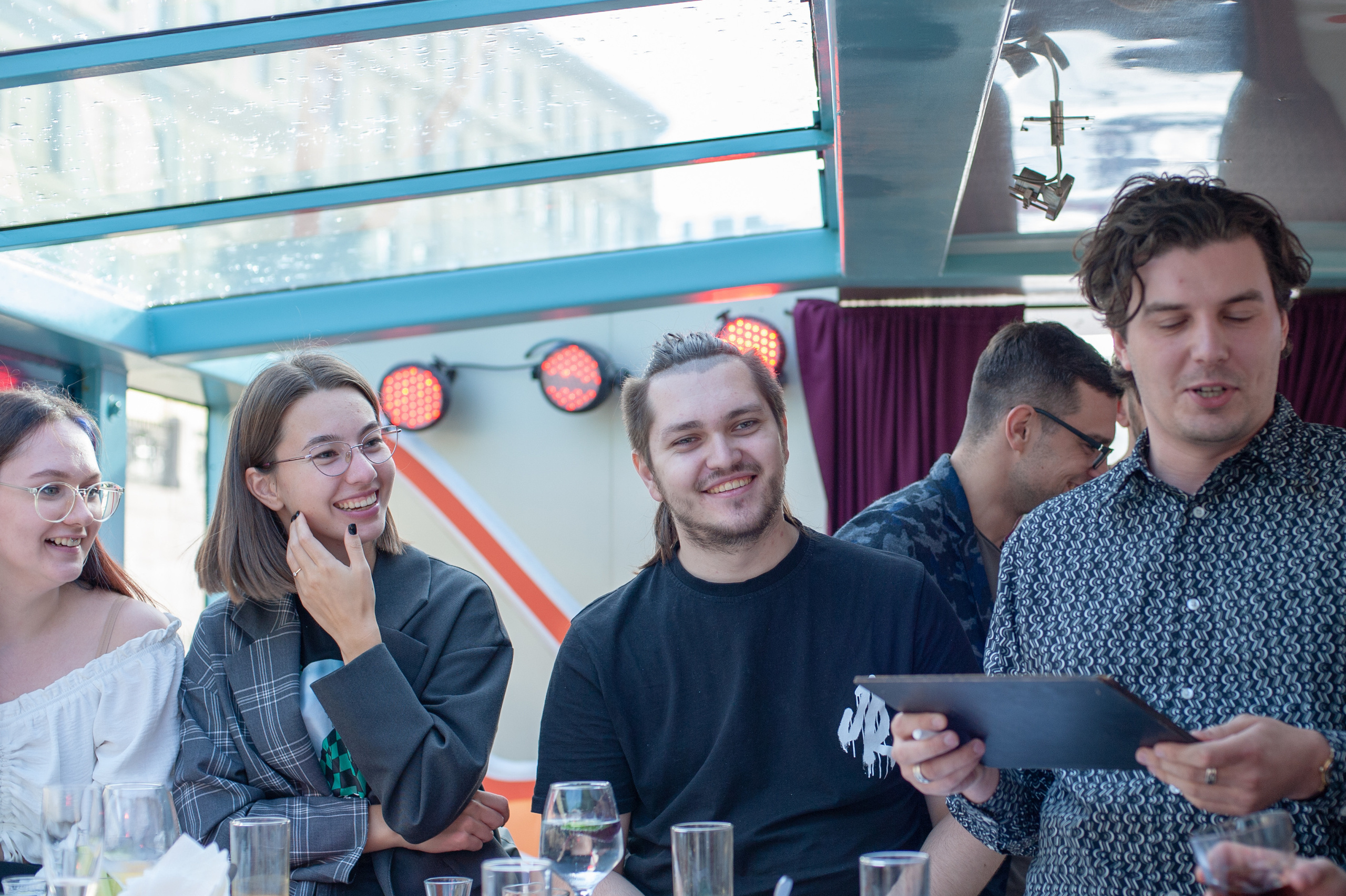 Корпоратив на катере. Фотограф Елизавета Потешкина