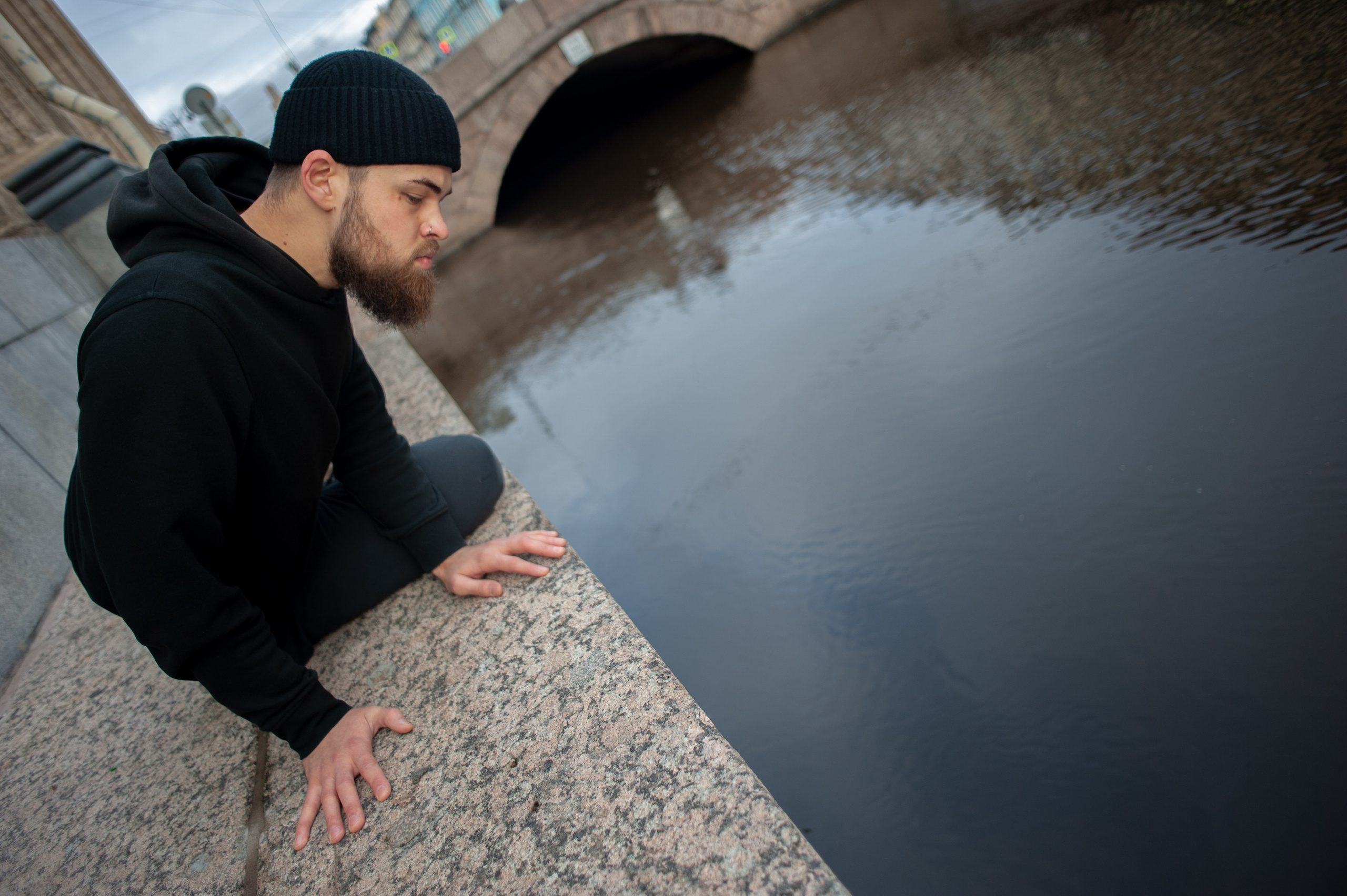 Мужская съёмка в городе. Фотограф Елизавета Потешкина