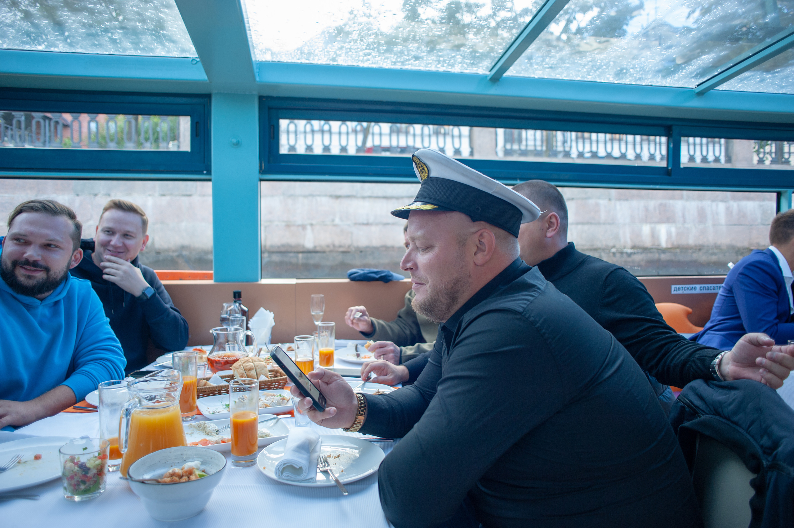 Корпоратив на катере. Фотограф Елизавета Потешкина