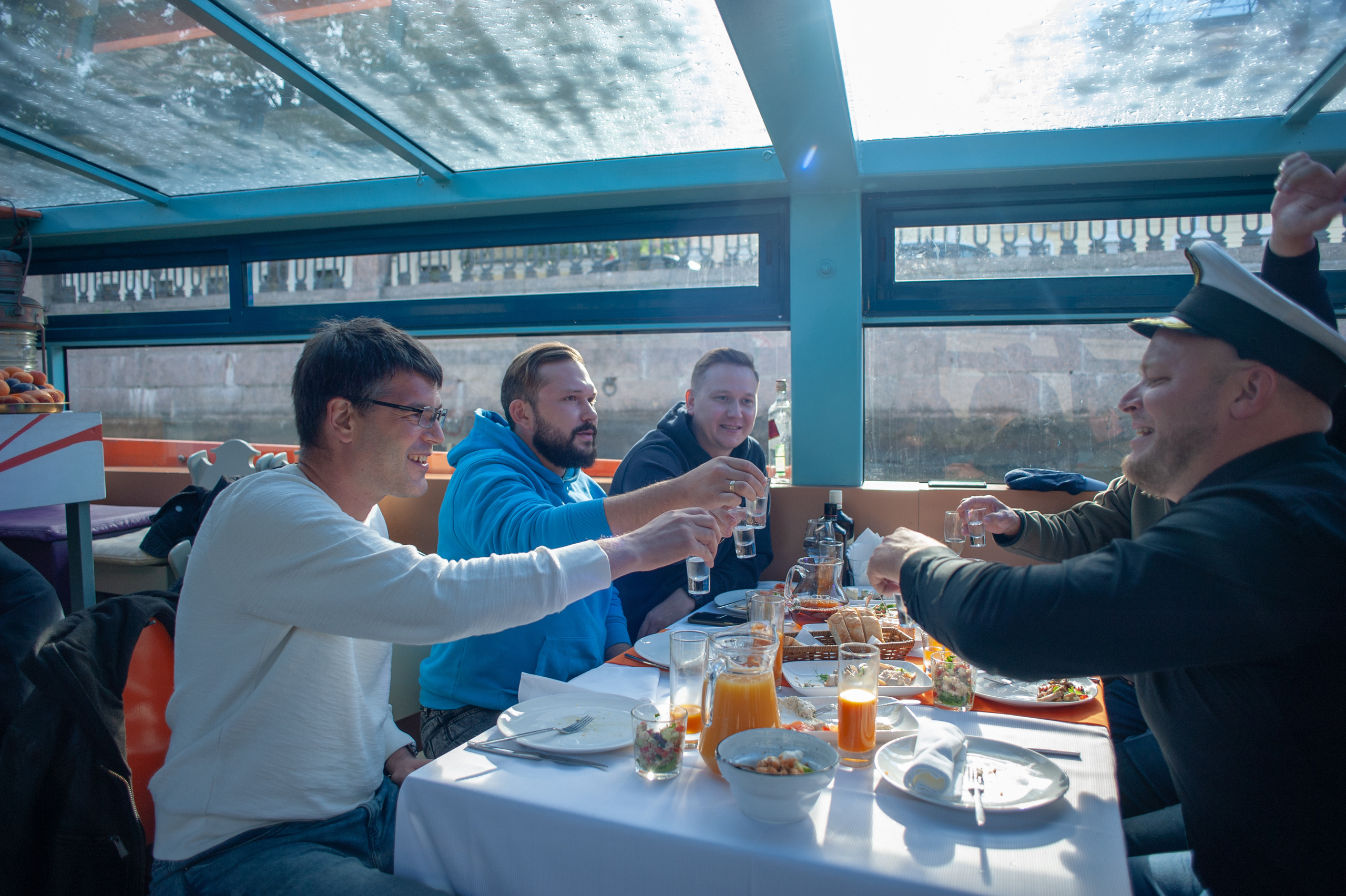 Корпоратив на катере. Фотограф Елизавета Потешкина