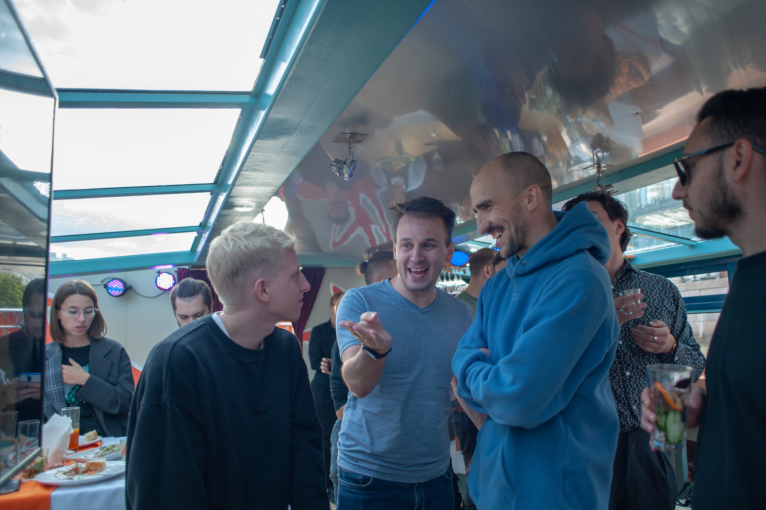 Корпоратив на катере. Фотограф Елизавета Потешкина