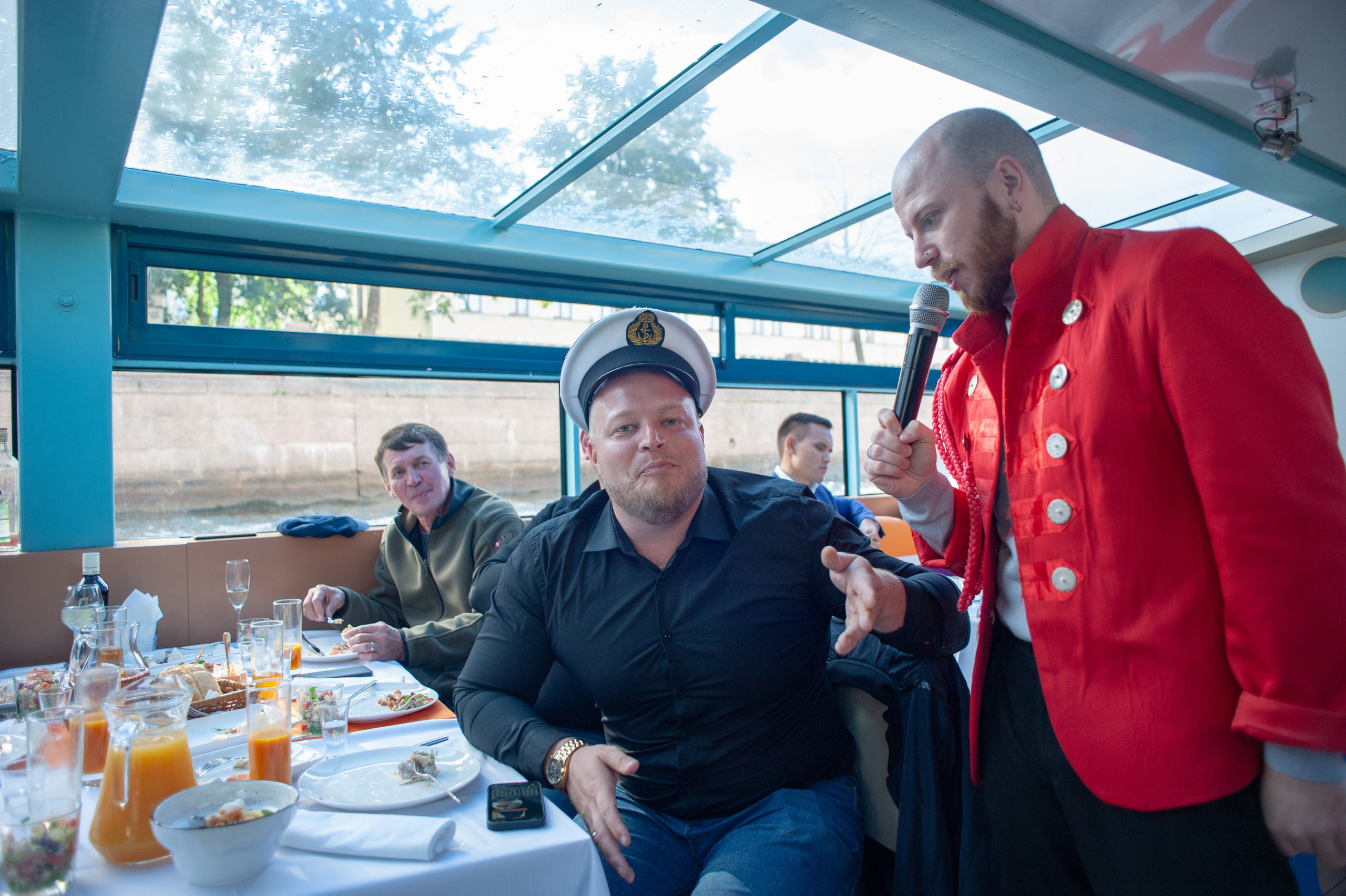 Корпоратив на катере. Фотограф Елизавета Потешкина