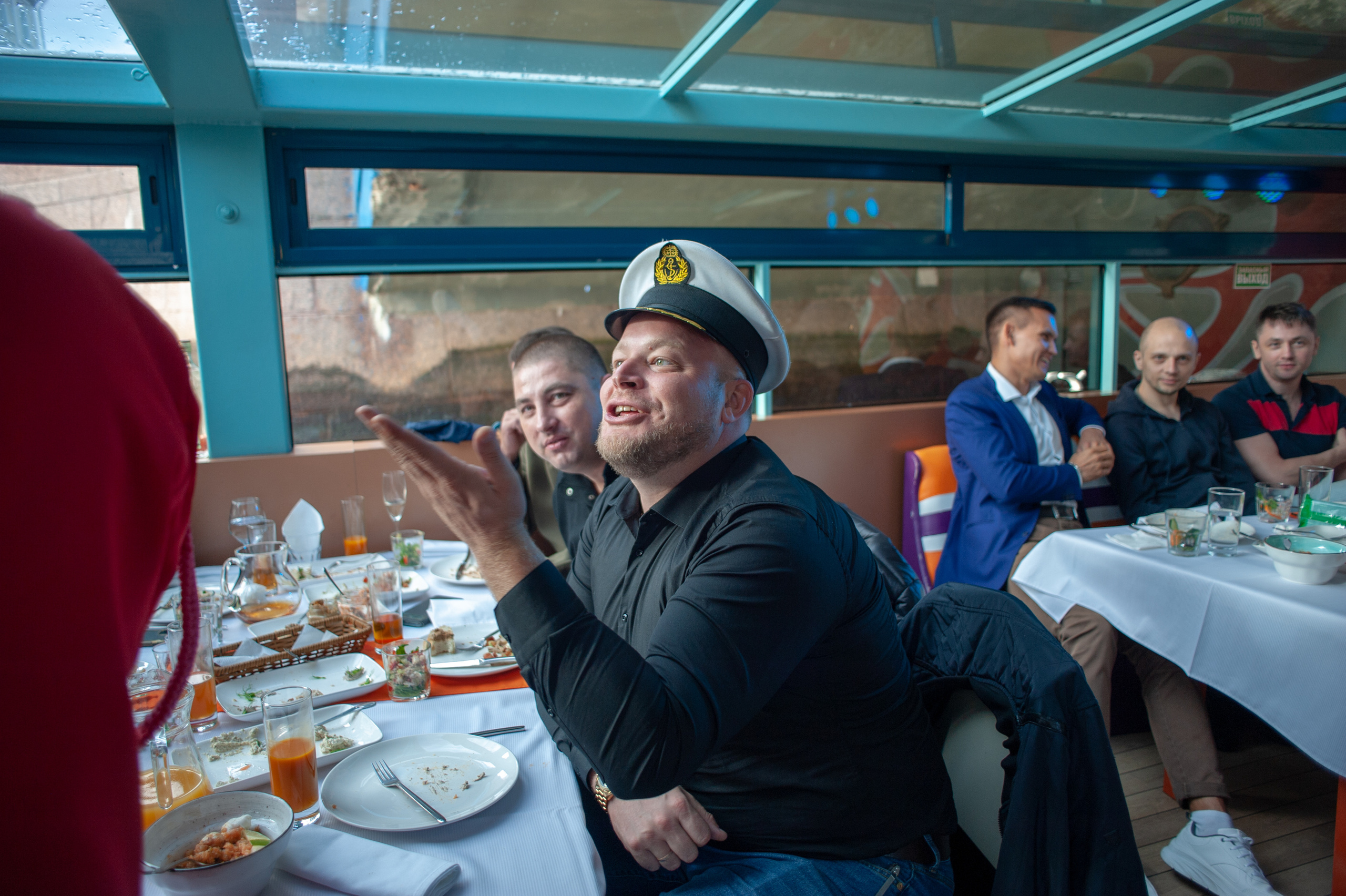 Корпоратив на катере. Фотограф Елизавета Потешкина