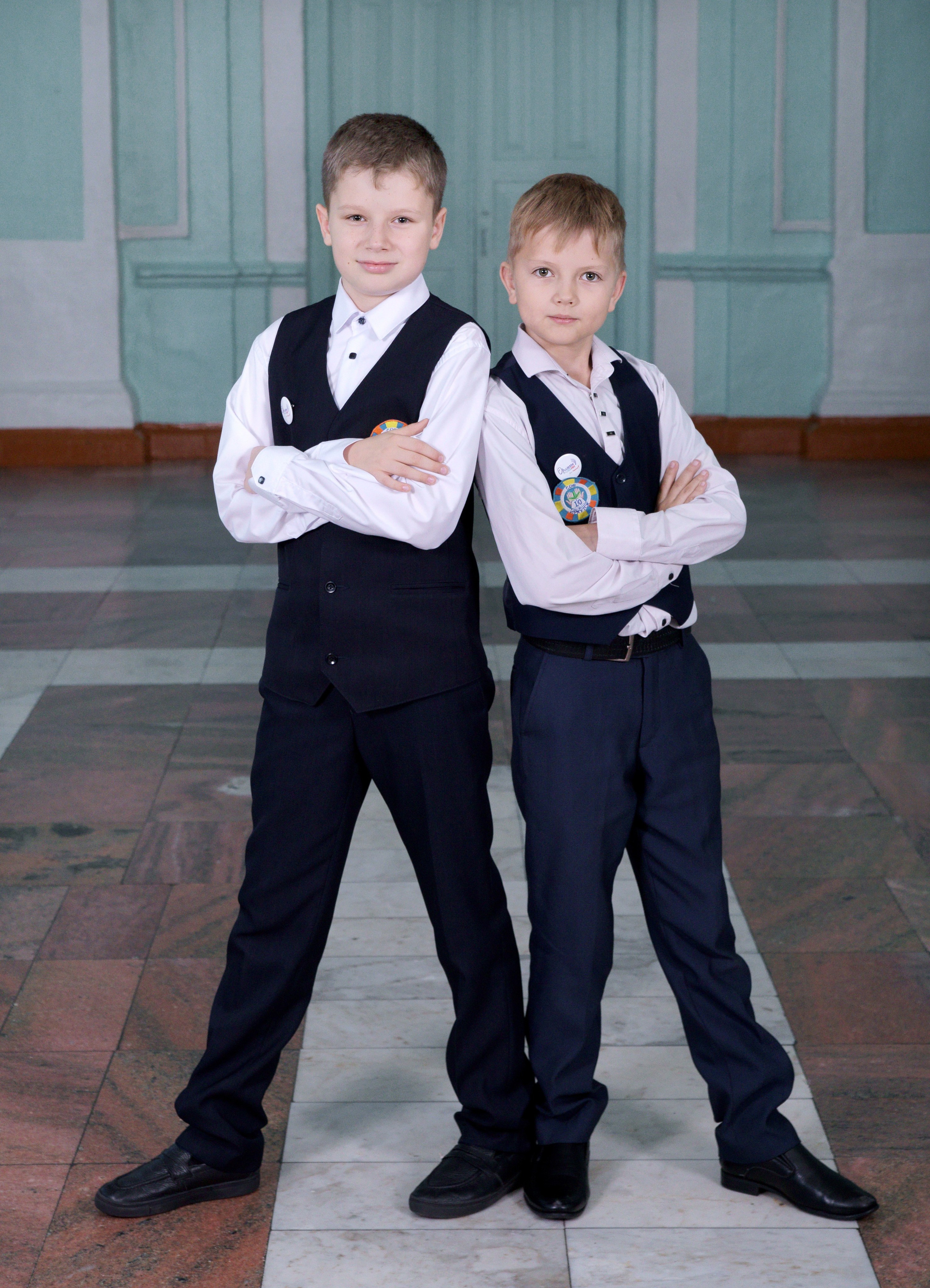 Выпускник начальной школы - сьемка в школе  - друзья