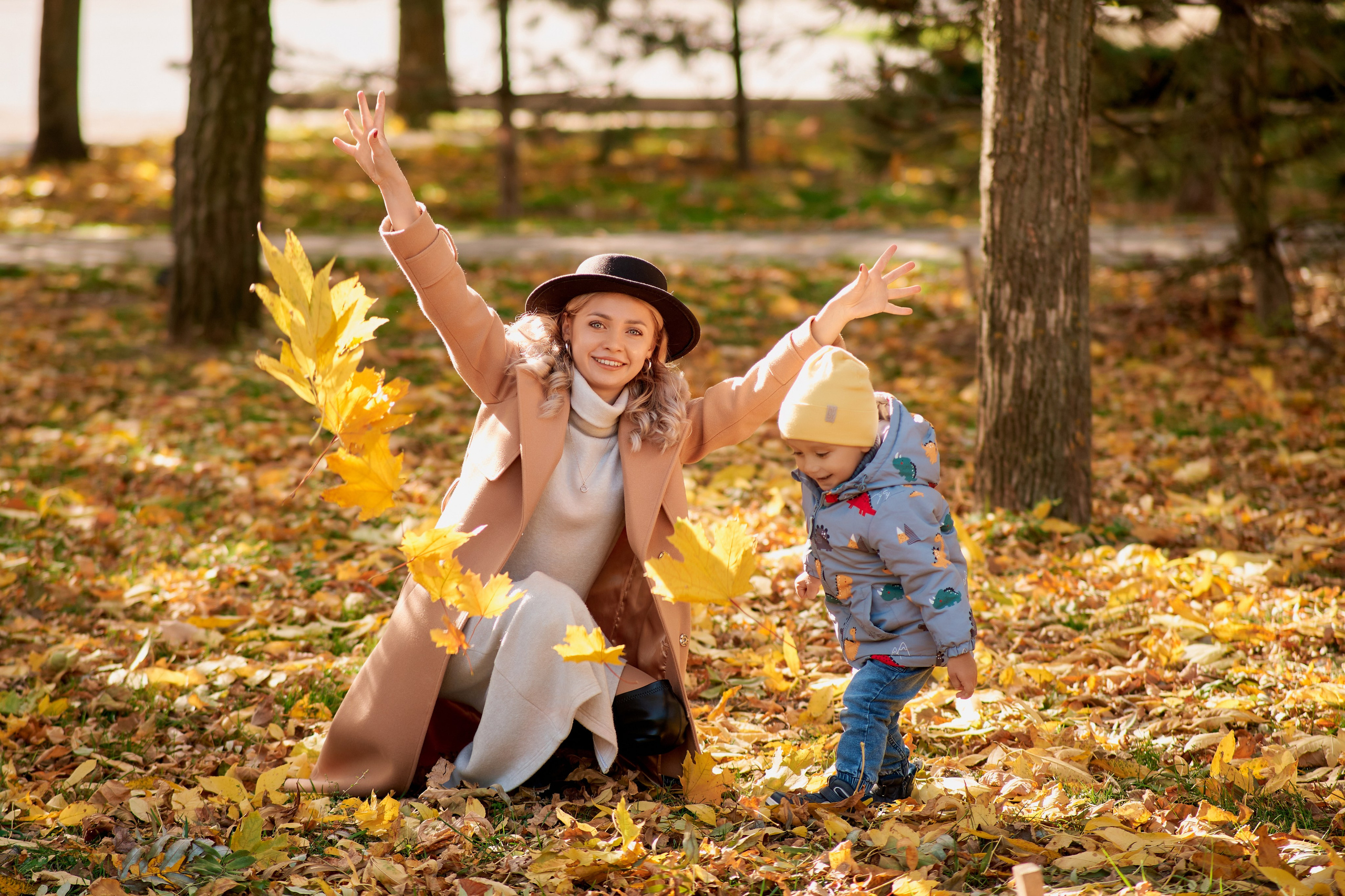 Осенняя прогулка мамы с сыном. Фотограф Таганрог Анна Трайжон