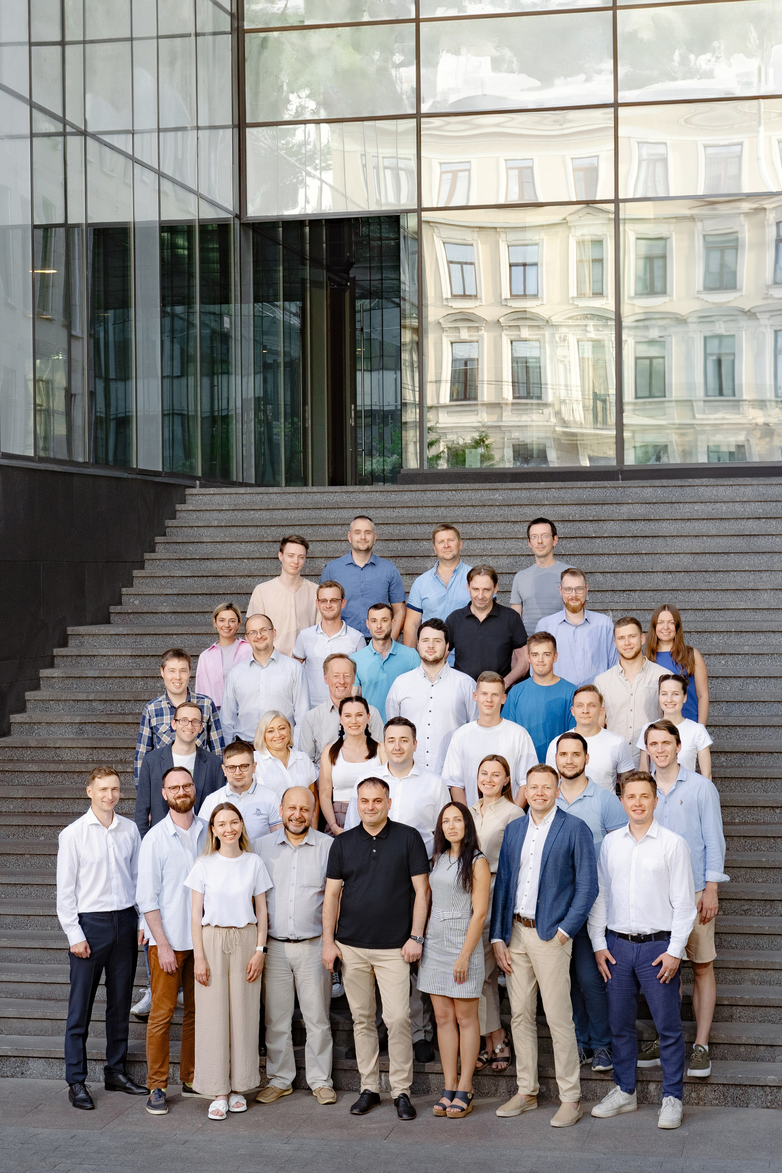 Портреты сотрудников компании в офисе. КОРПОРАТИВНЫЙ, ИМИДЖЕВЫЙ И РЕПОРТАЖНЫЙ ФОТОГРАФ МАКСИМ МЕШ