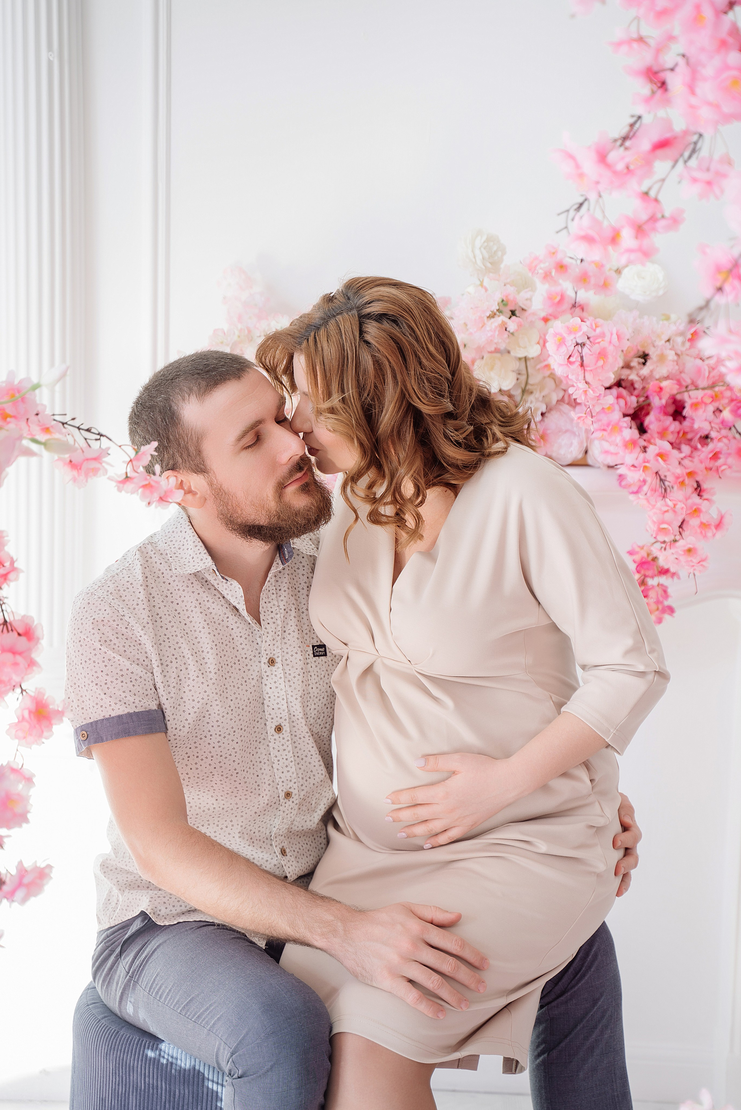 Беременная съемка в студии. Свадебный фотограф