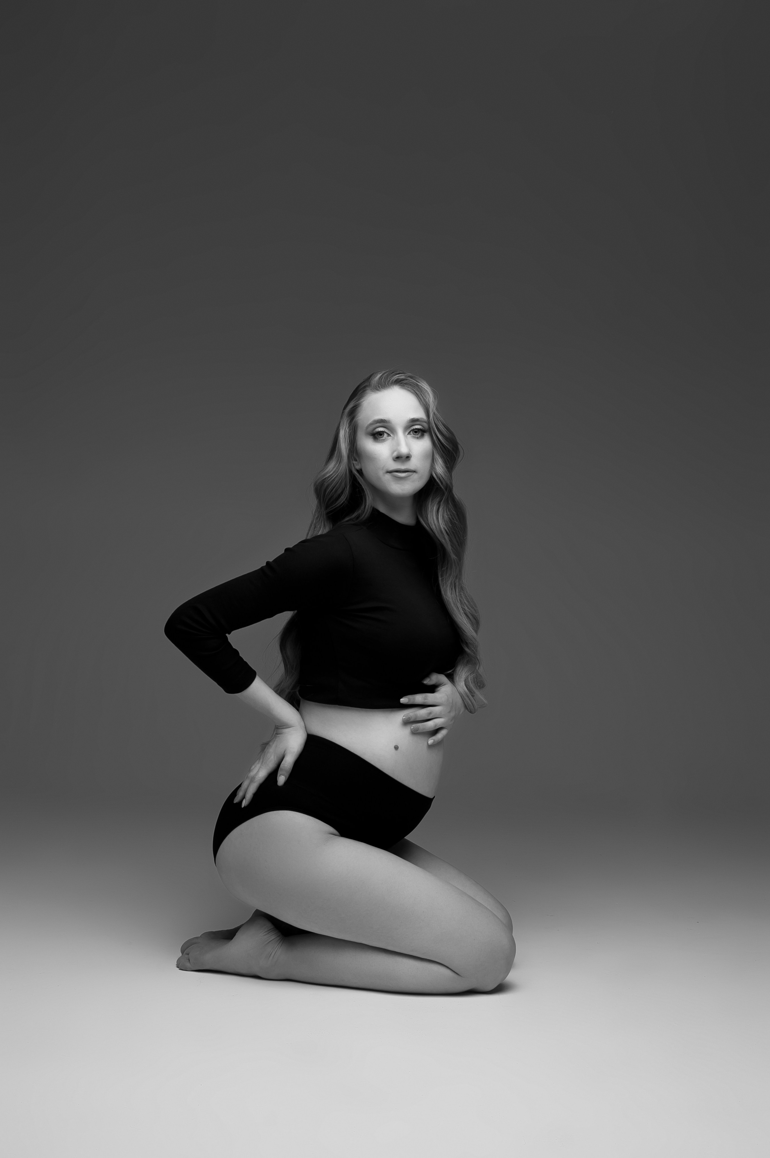 Фотосессия Беременности в Москве в стиле VOGUE "Всё включено". Стильная Фотосессия беременности как с обложки журнала