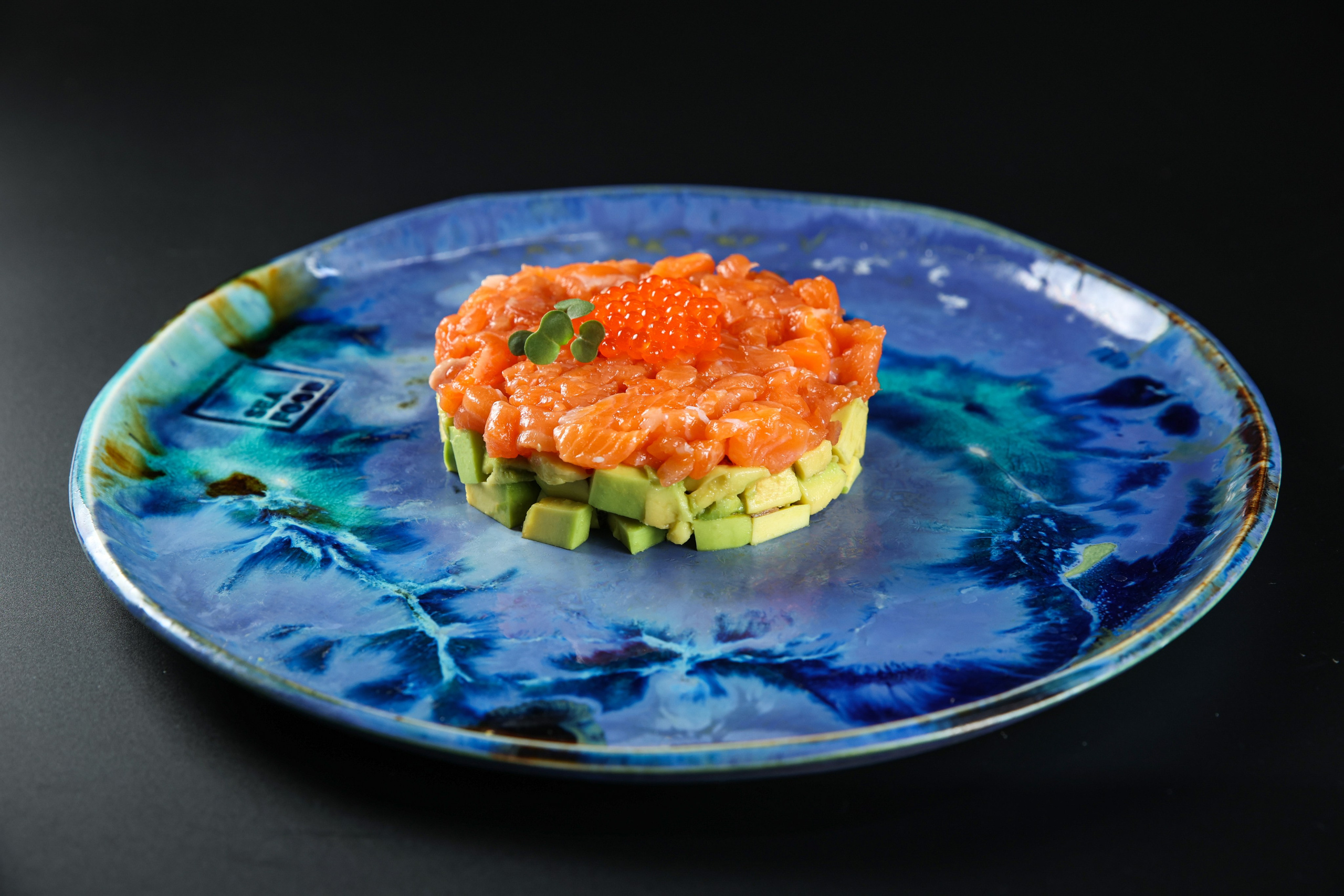 тартар из семги с авокадо