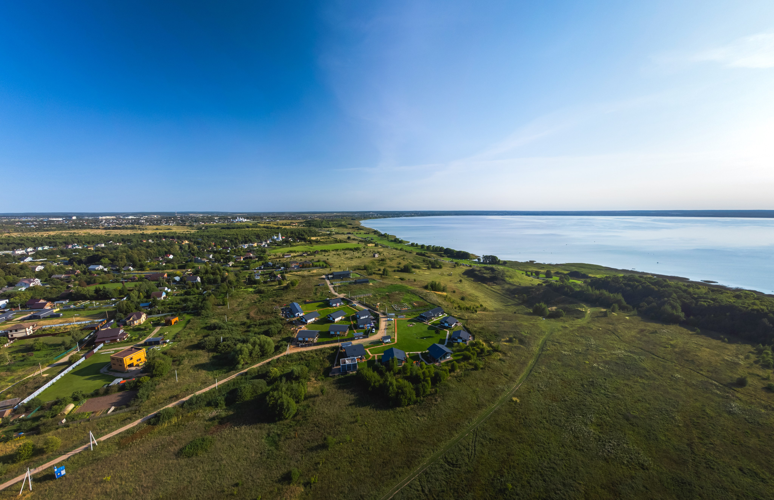 Переславль - Залесский, Загородный клуб "ОЗЕРО", Плещеево озеро, национальный парк, вода, трава, крестова гора, вечер, лето, закат, дорога