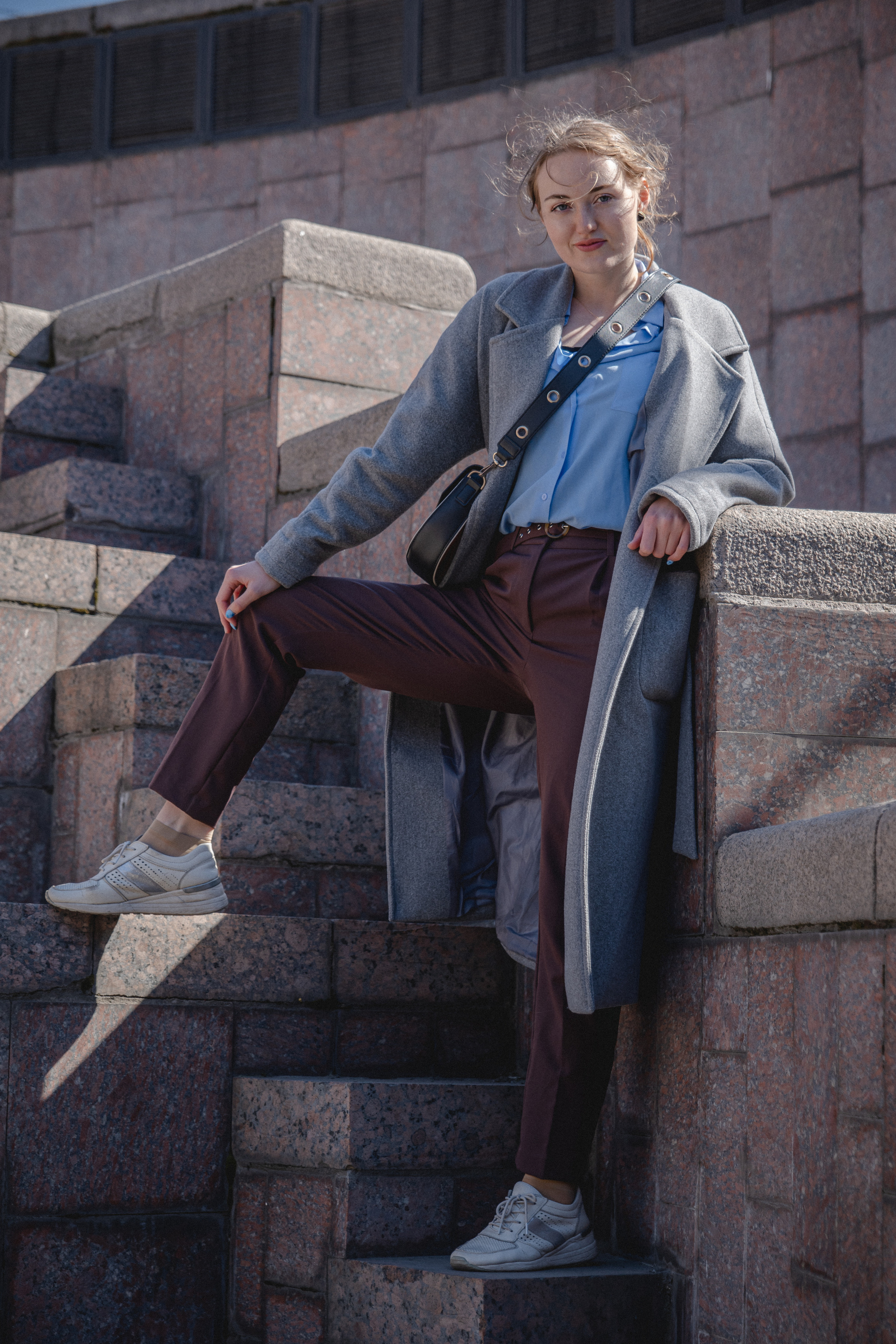 Алена — прогулка в городе в летний день. Фотосессия в Спб в студии, фотограф Панютина Марина