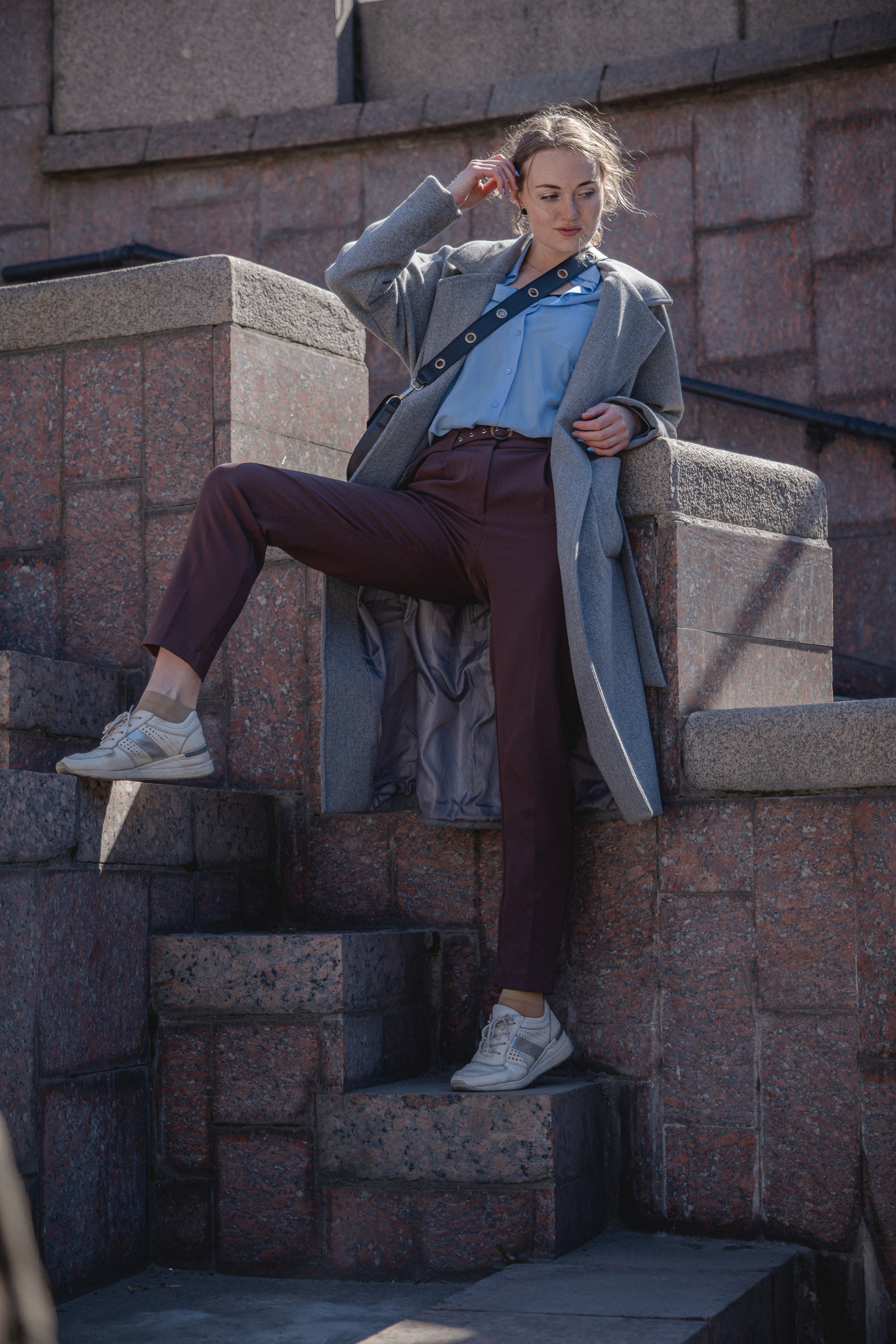 Алена — прогулка в городе в летний день. Фотосессия в Спб в студии, фотограф Панютина Марина